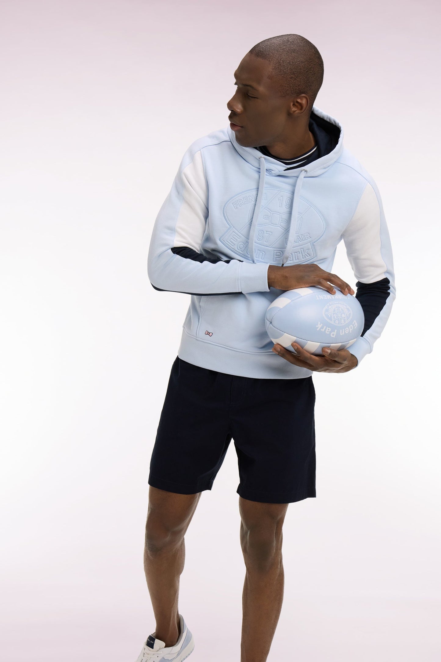 Sweatshirt à capuche en molleton coton bleu ciel brodé