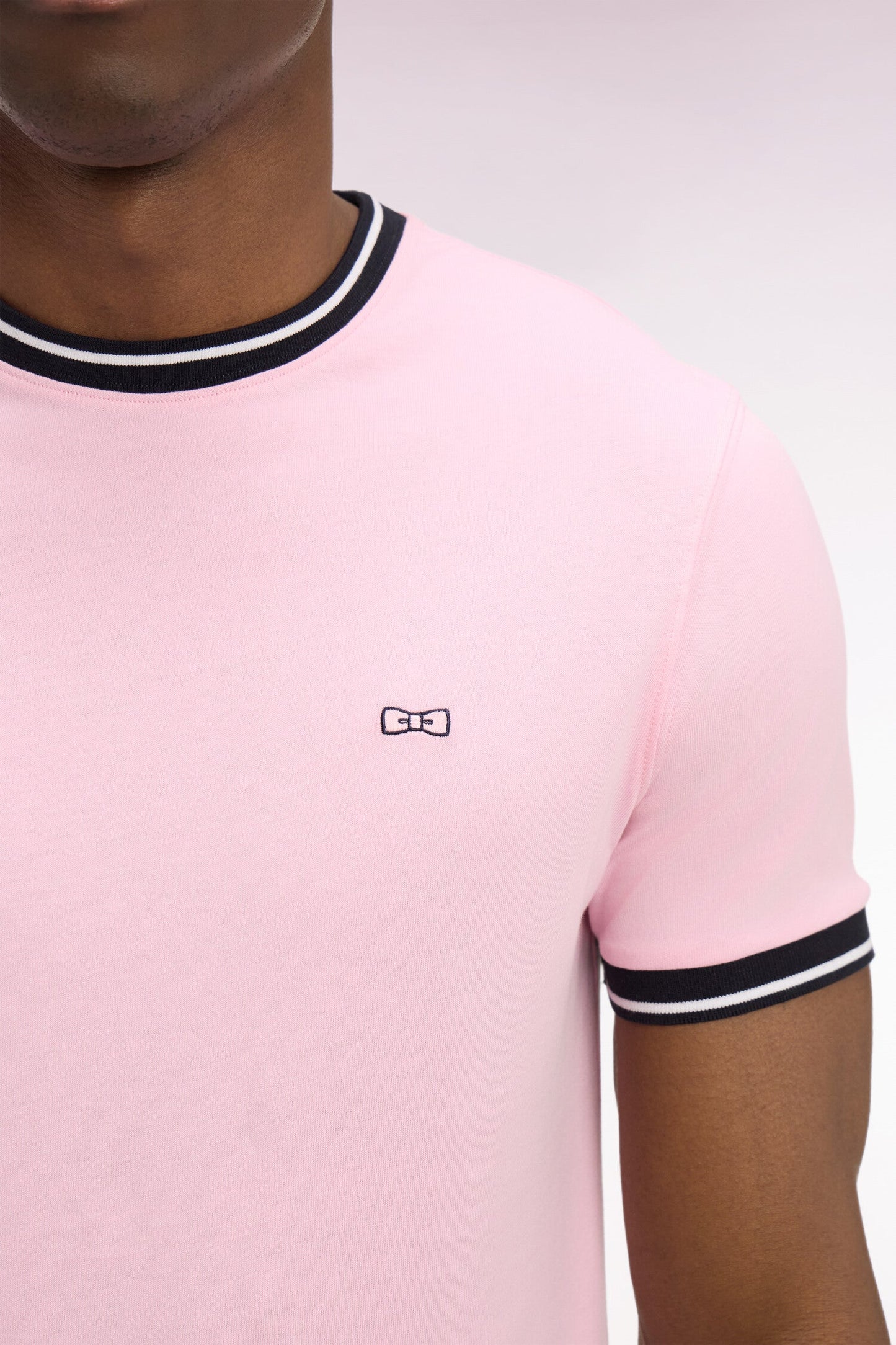 T-shirt à manches courtes en coton rose brodé coupe regular