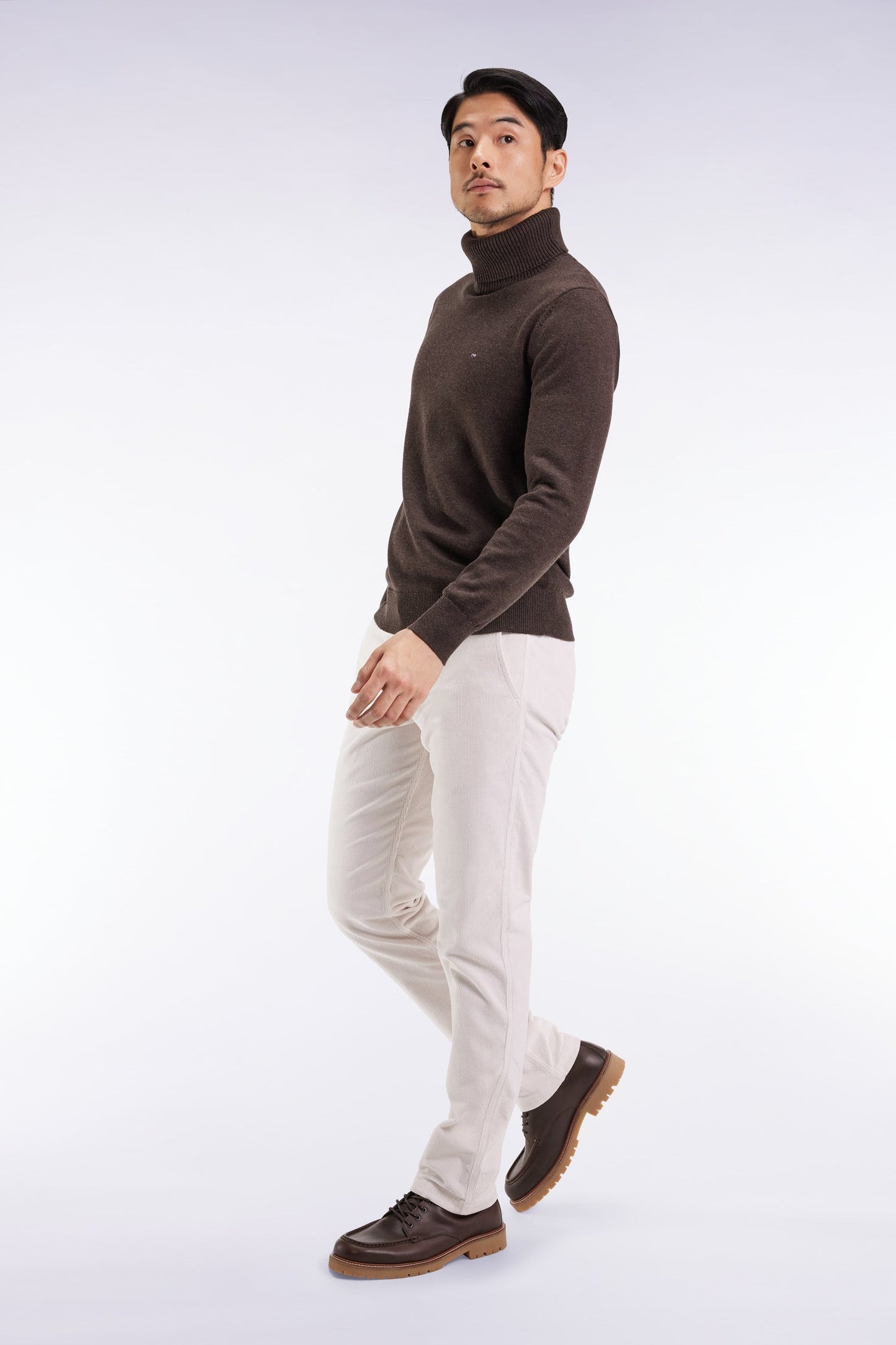 Pantalon chino sans plis en velours stretch écru