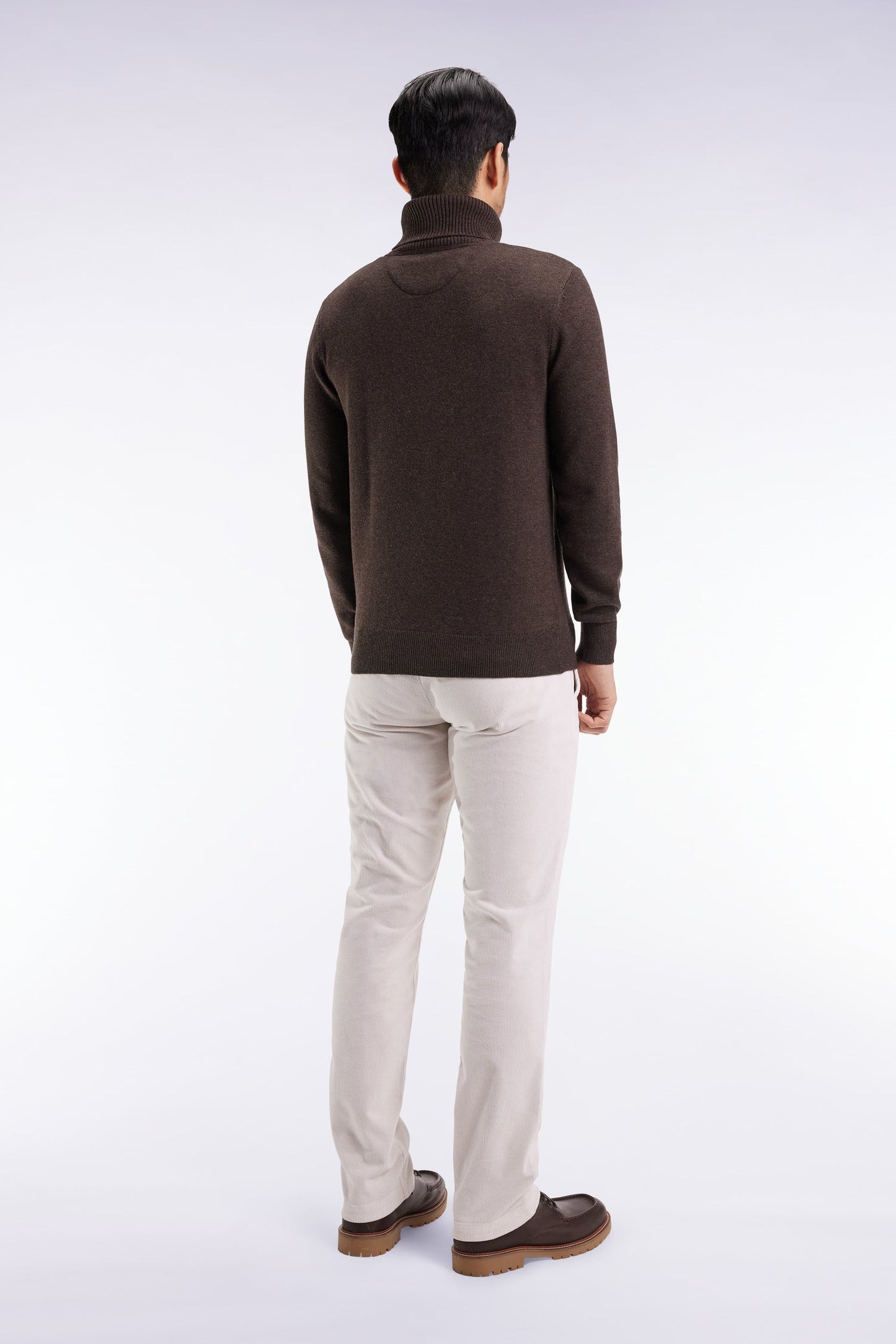 Pantalon chino sans plis en velours stretch écru