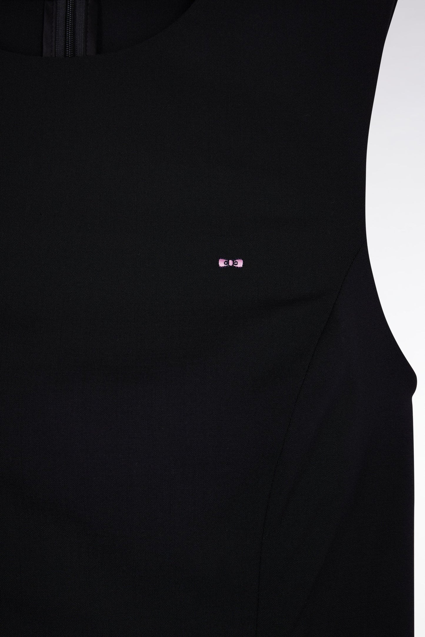 Robe sans manches en laine vierge stretch noire