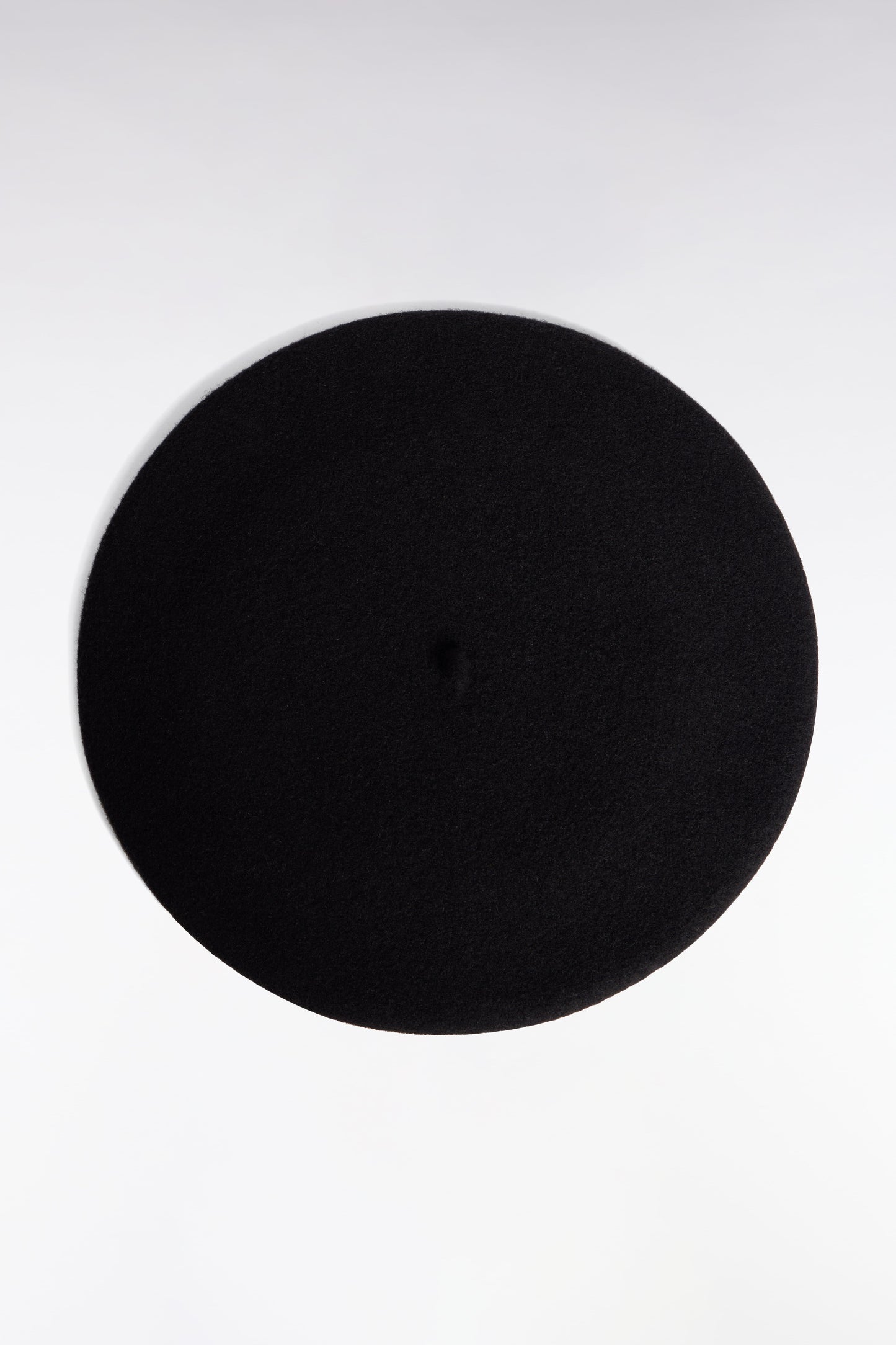 Béret uni en laine vierge noir