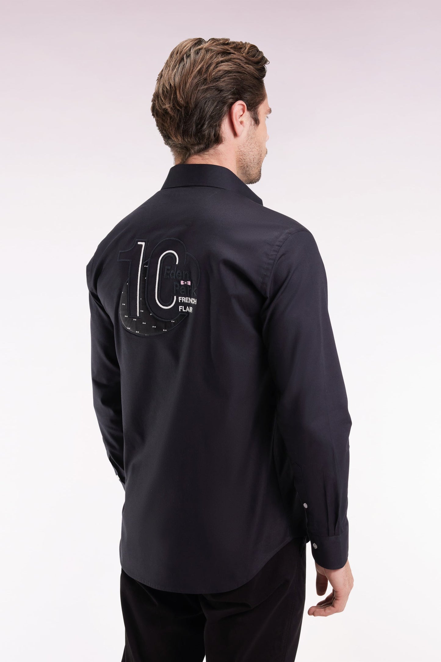 Chemise en coton pinpoint noire broderie dos coupe droite