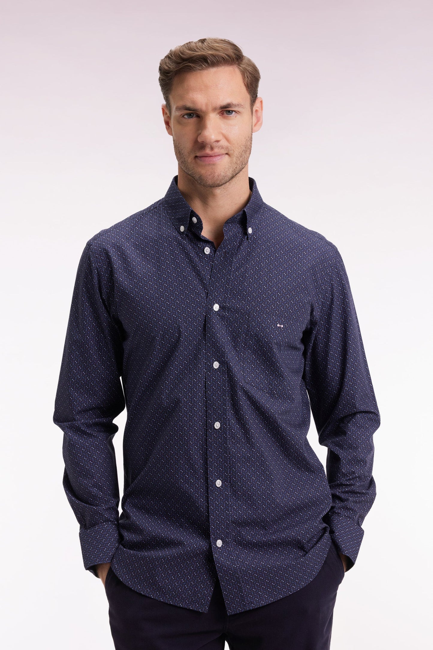 Chemise en coton marine à micro-motifs nœuds papillon coupe droite