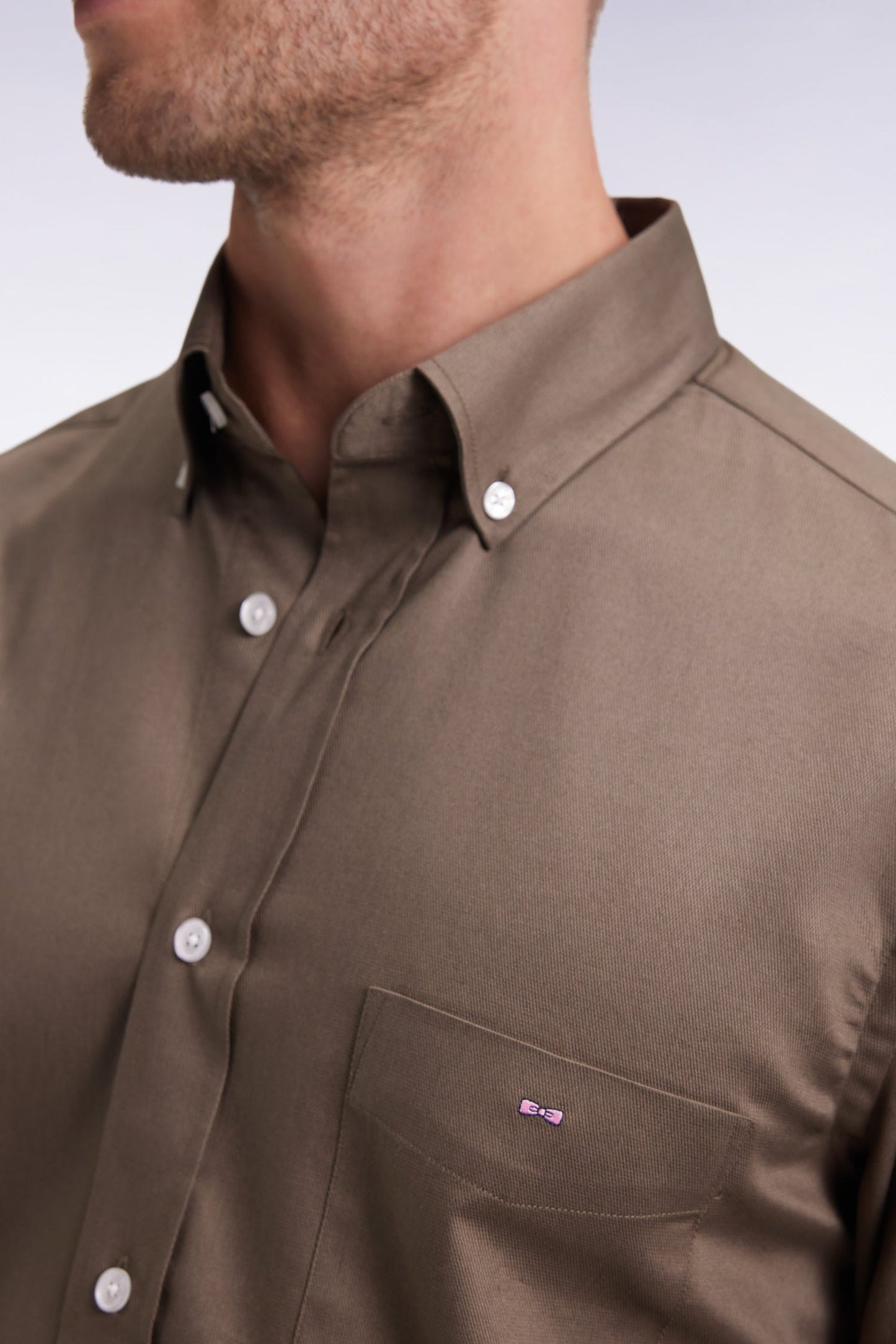 Chemise en coton piqué kaki coupe droite