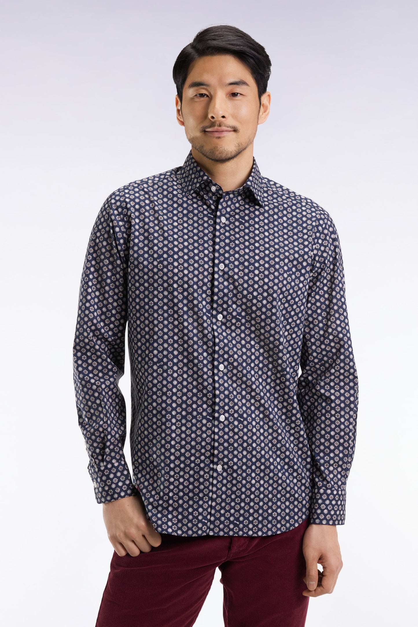 Chemise en coton marine à imprimé floral graphique coupe droite