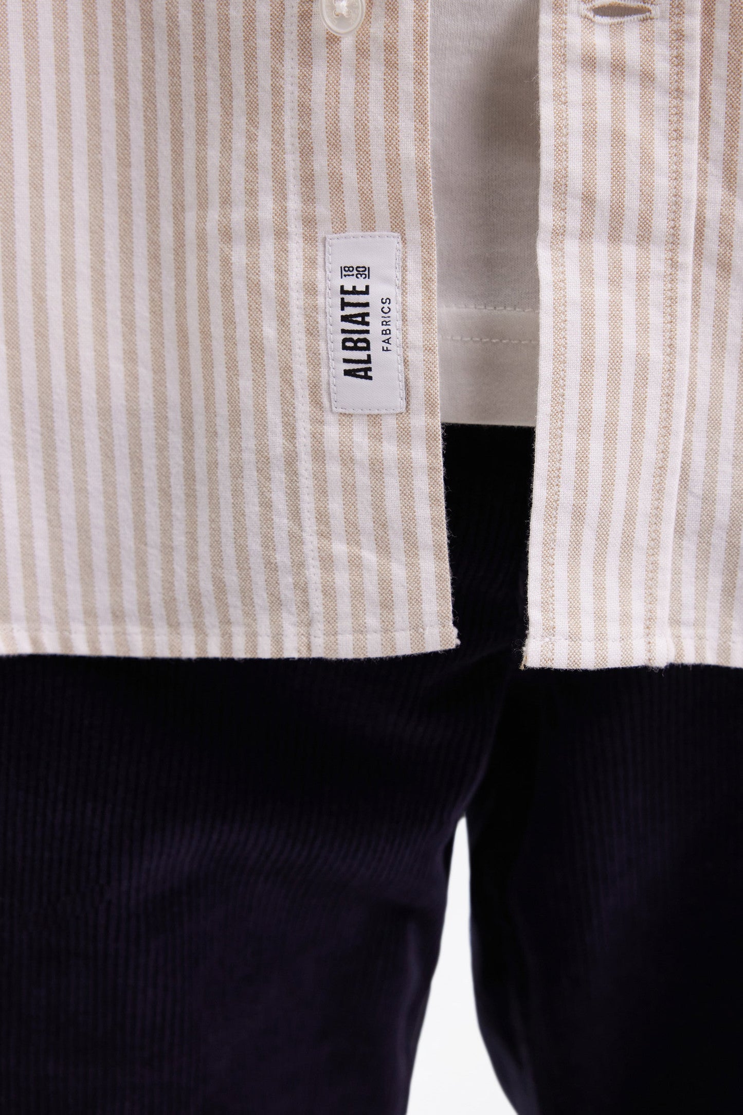 Chemise en popeline de coton rayée beige coupe droite