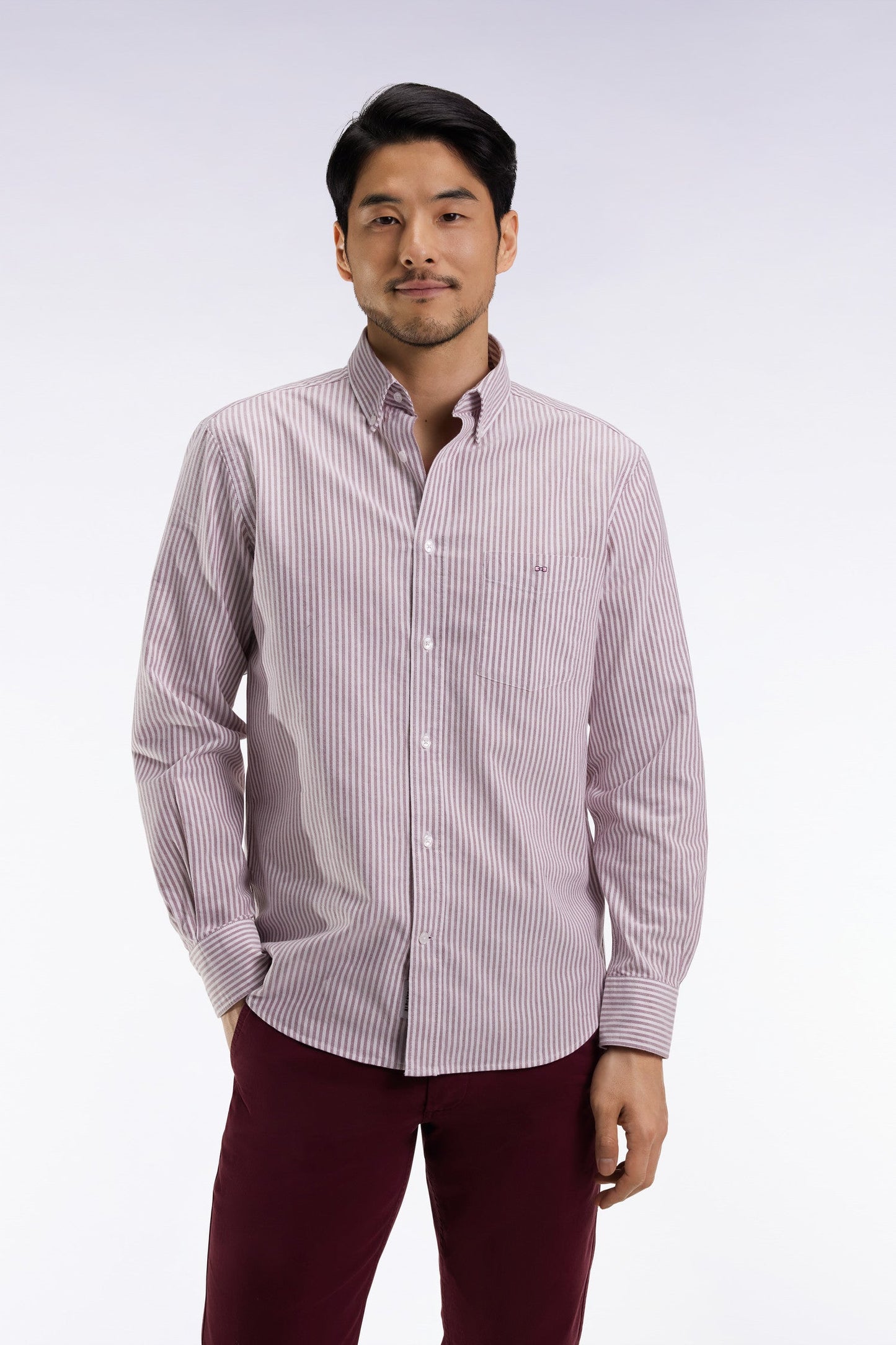 Chemise en popeline de coton rayée bordeaux coupe droite