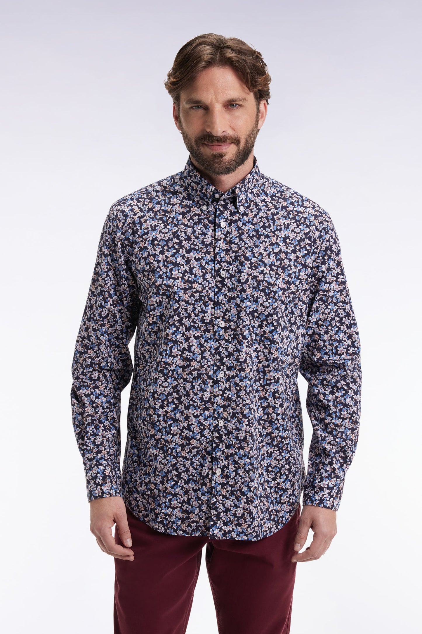Chemise en popeline de coton à micro-motifs fleurs bleu coupe droite