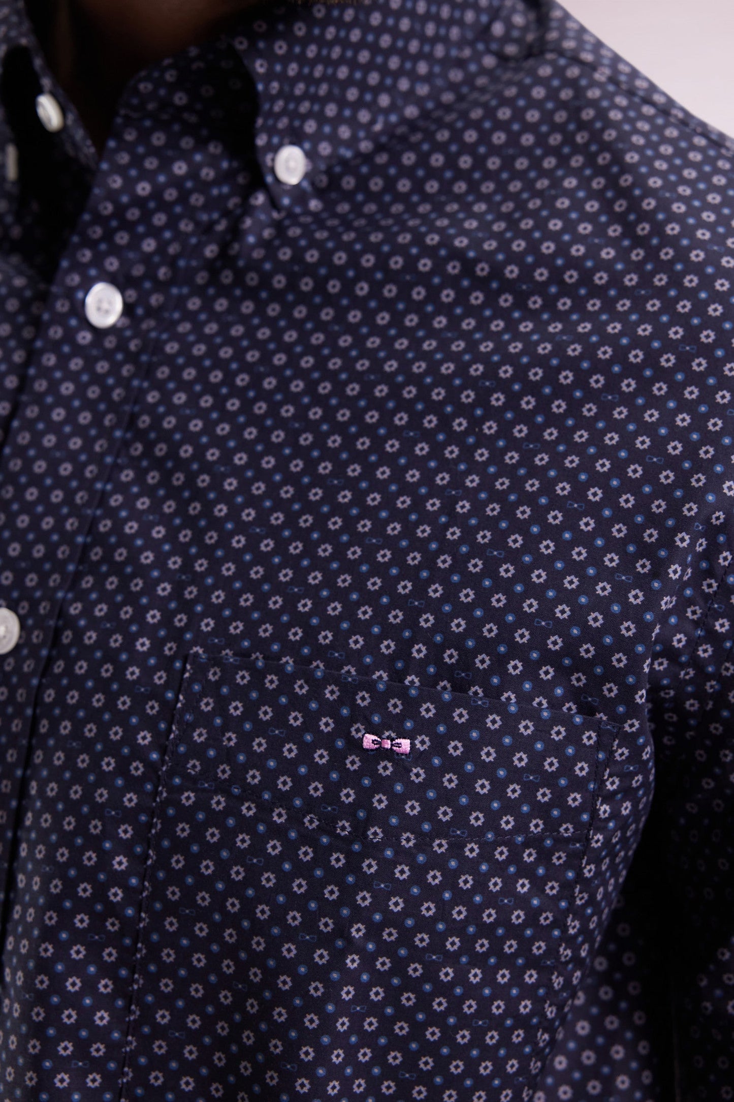Chemise en coton à micro-motifs marine coupe droite