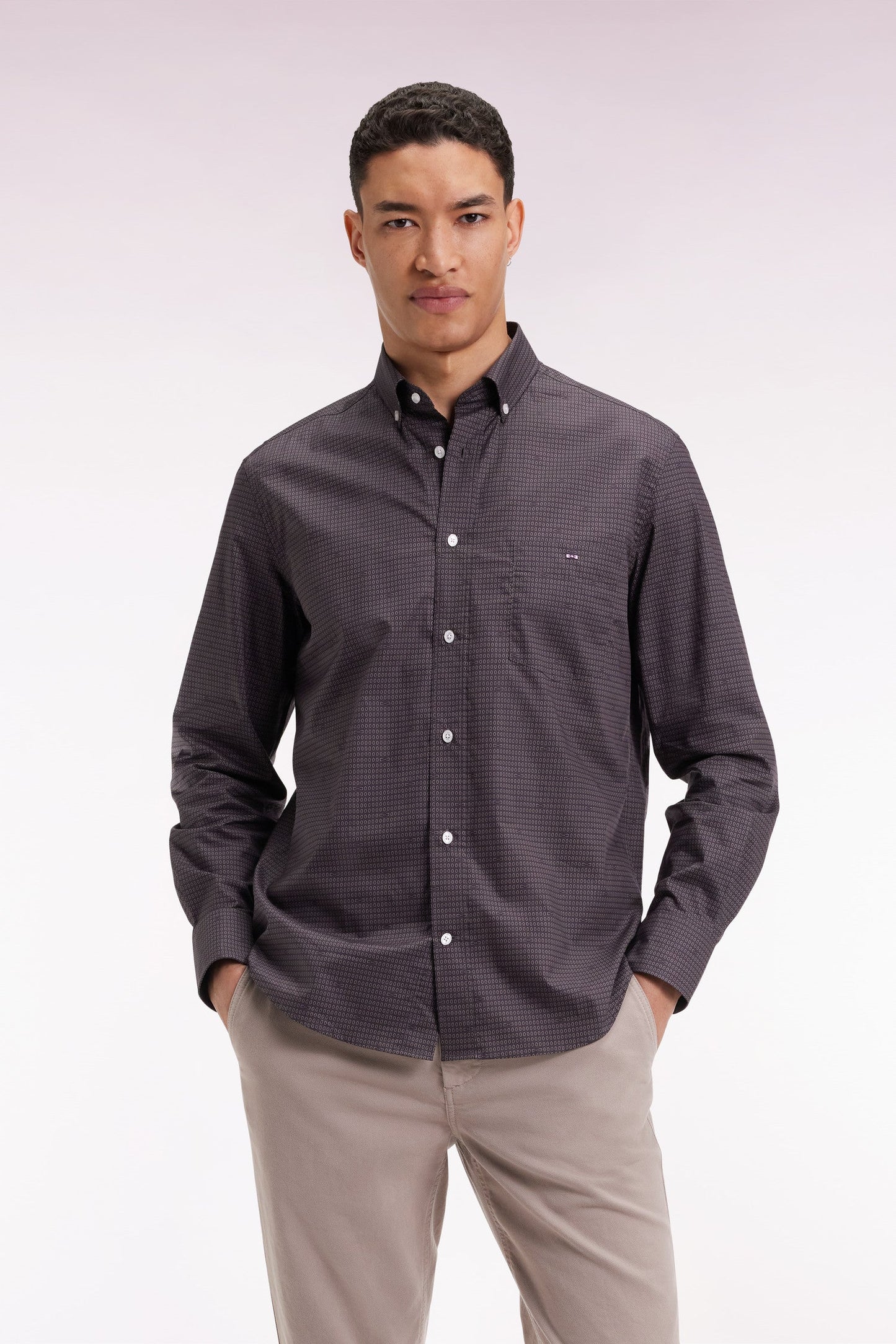 Chemise en coton Pima marron à micro-motifs coupe droite