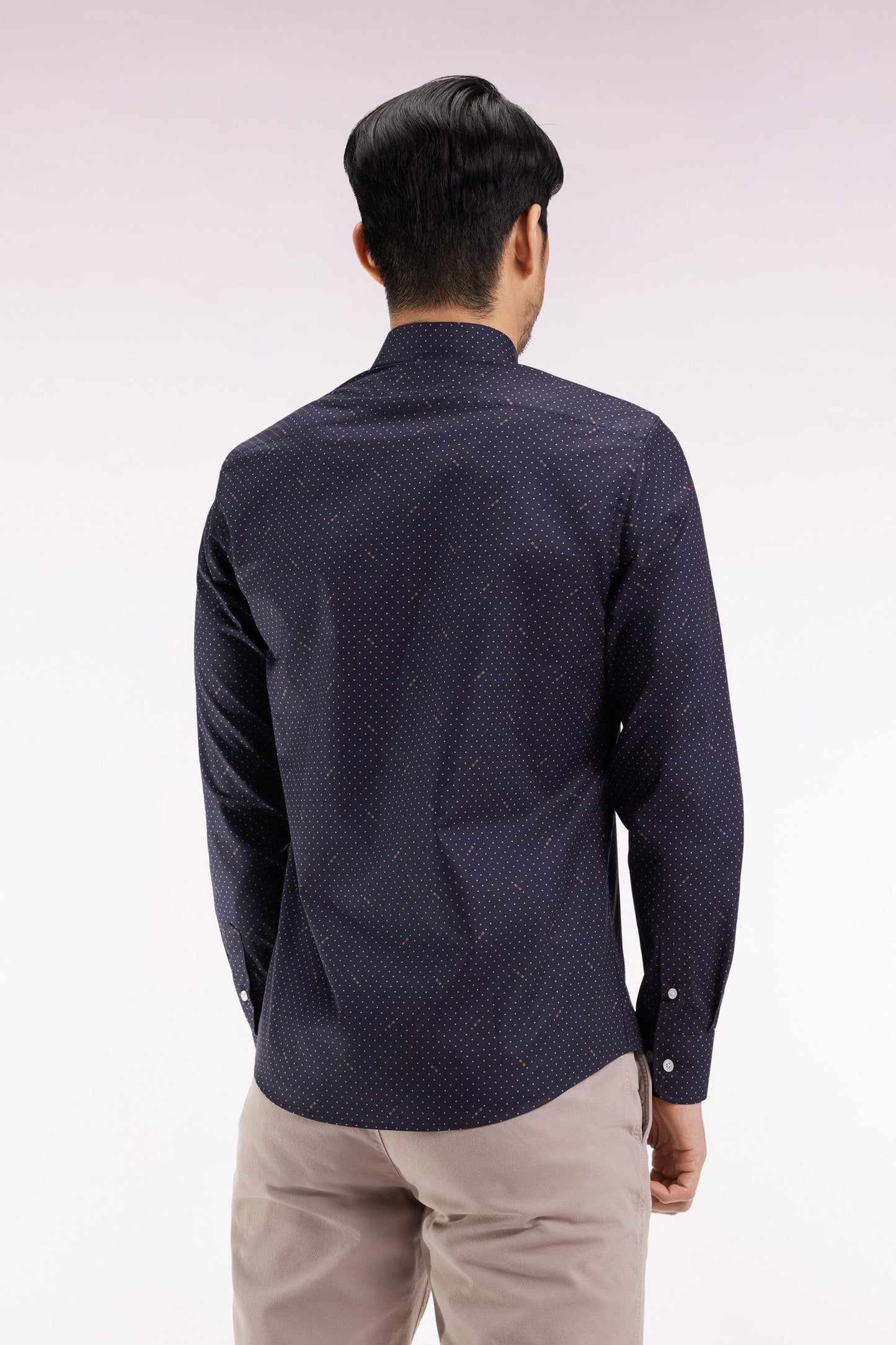 Chemise en coton Pima noir à micro-motif pois coupe slim