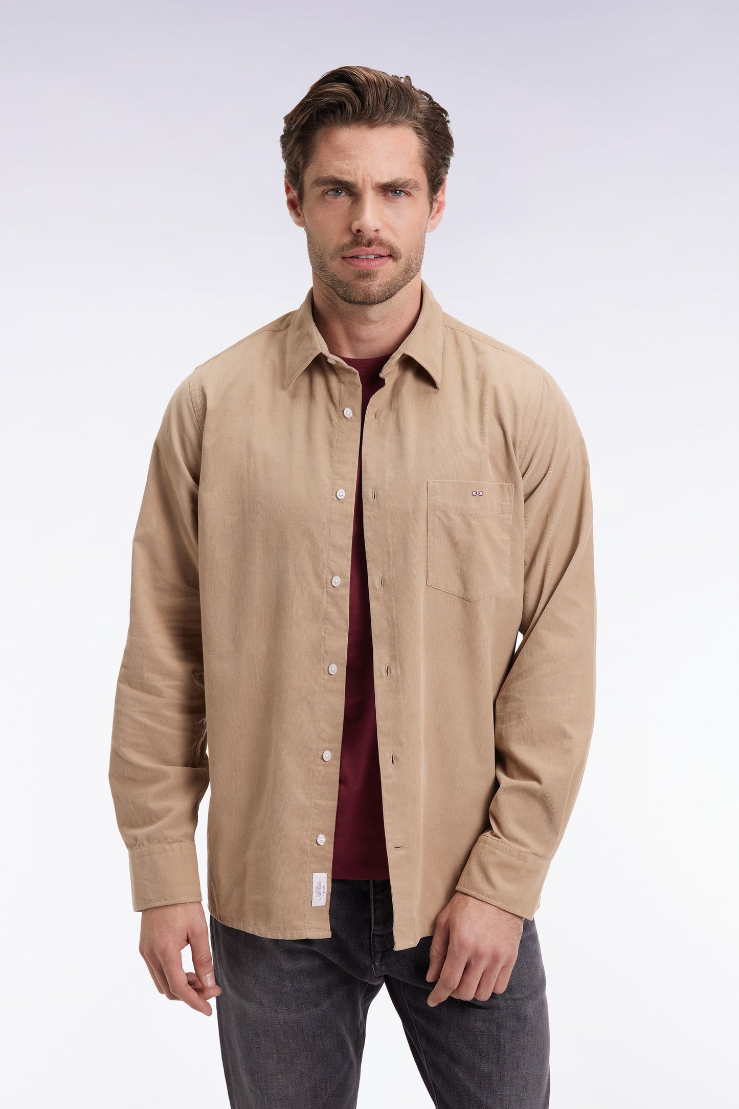 Chemise en velours beige coupe droite