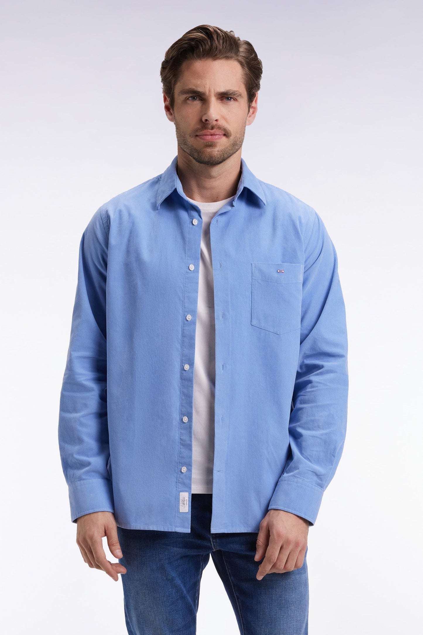 Chemise en velours ciel coupe droite