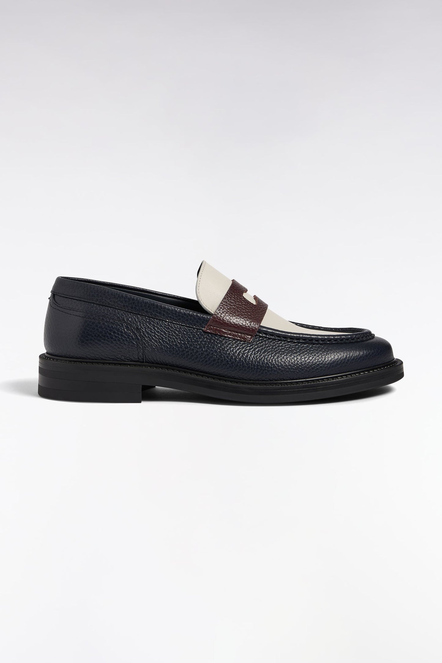 Mocassins en cuir grainé marine écrus et marron