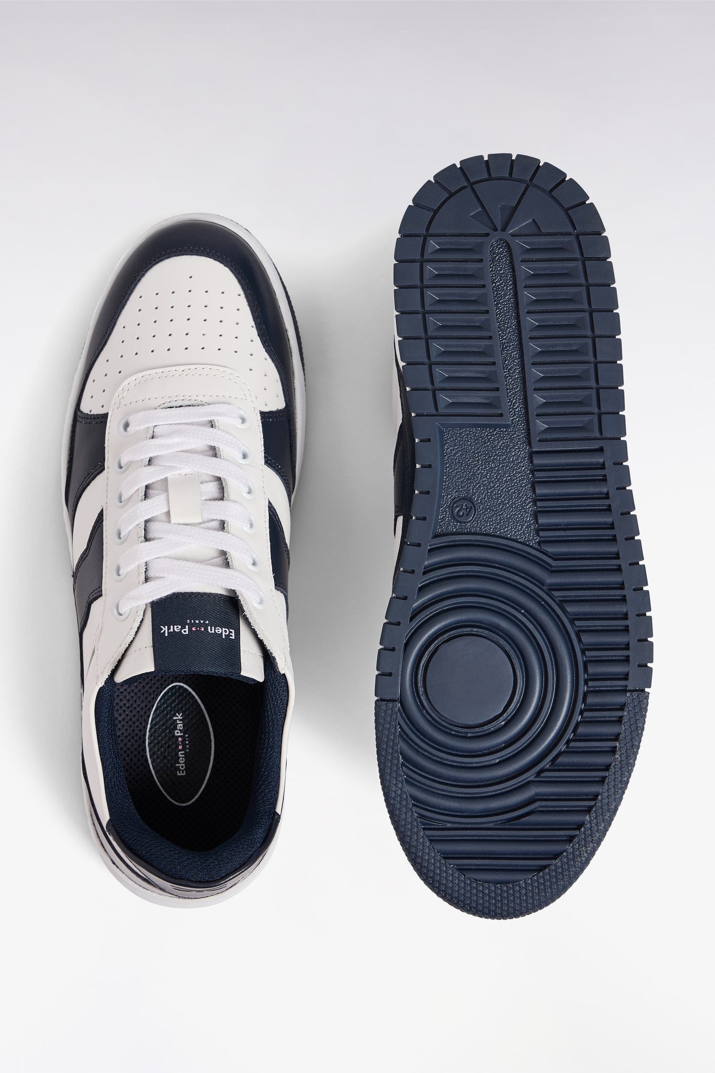 Sneakers en cuir bicolores marine et blanches