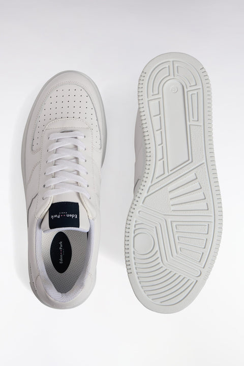 Sneakers en cuir blanches languette marine siglée - Image 2