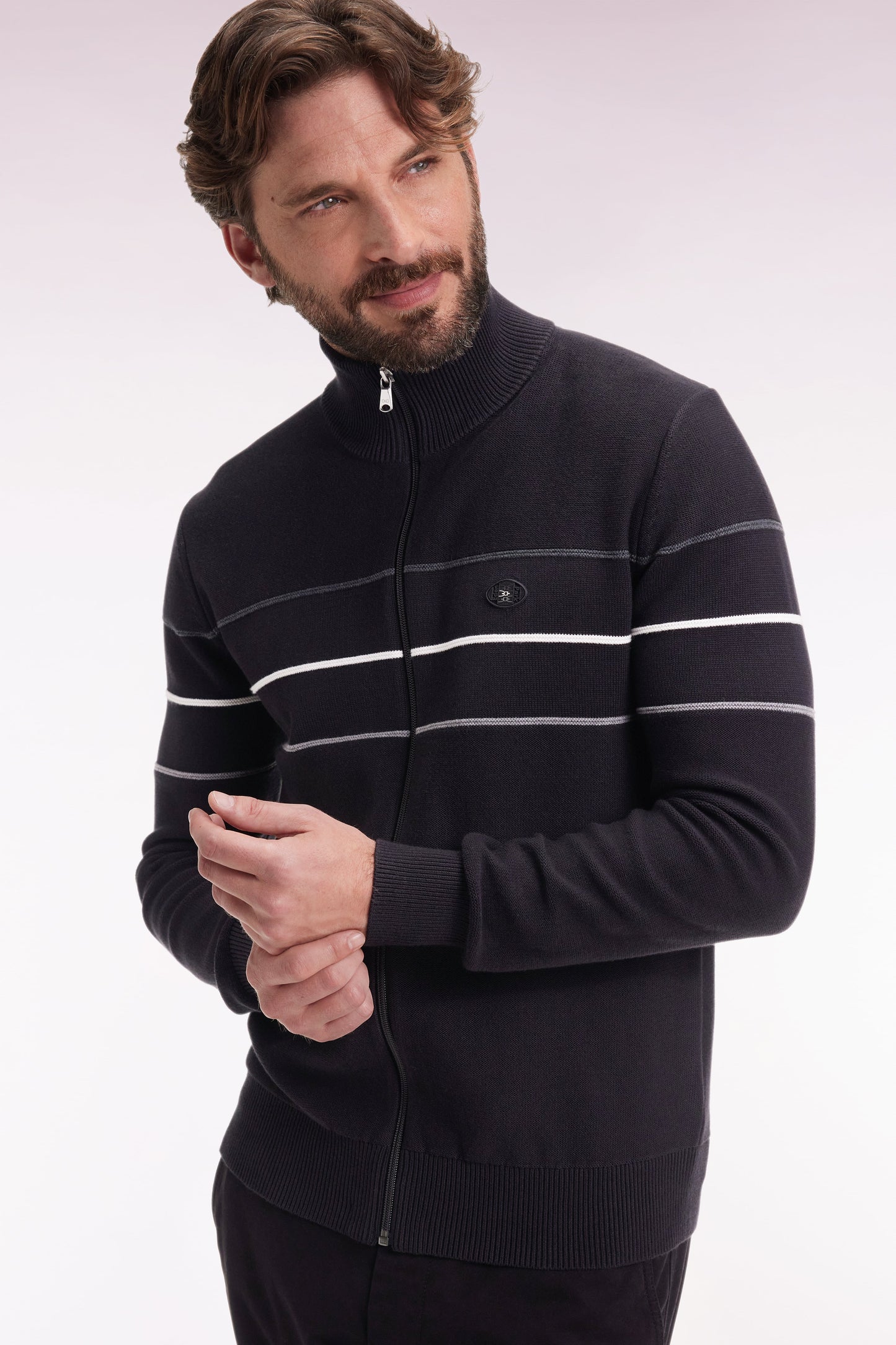 Cardigan zippé en coton noir à liserés colorés coupe droite