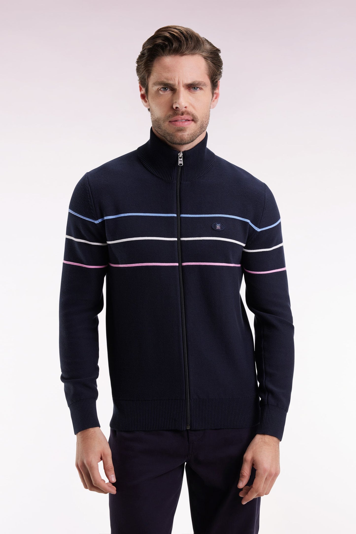 Cardigan zippé en coton marine à liserés colorés coupe droite