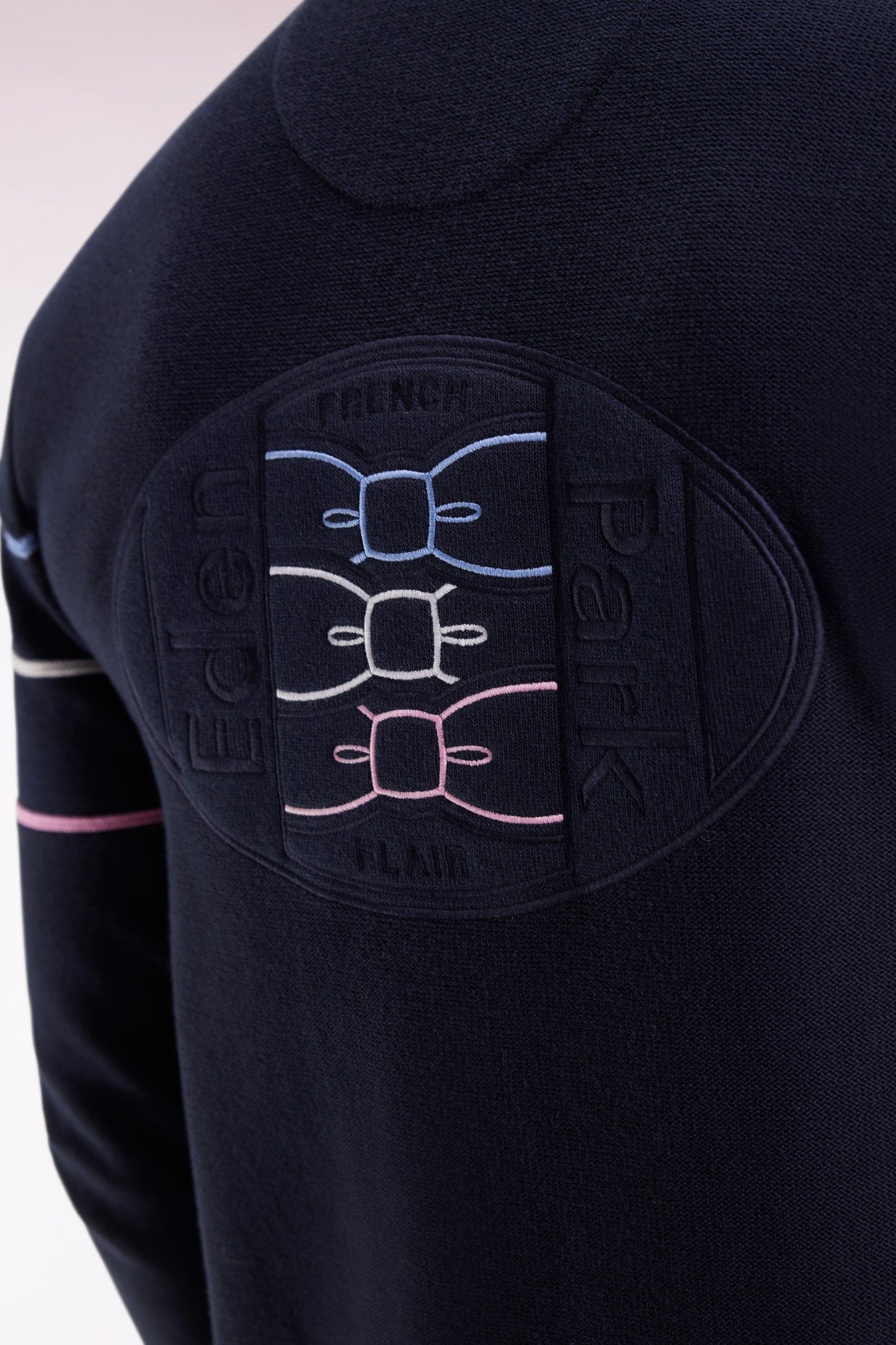 Cardigan zippé en coton marine à liserés colorés coupe droite