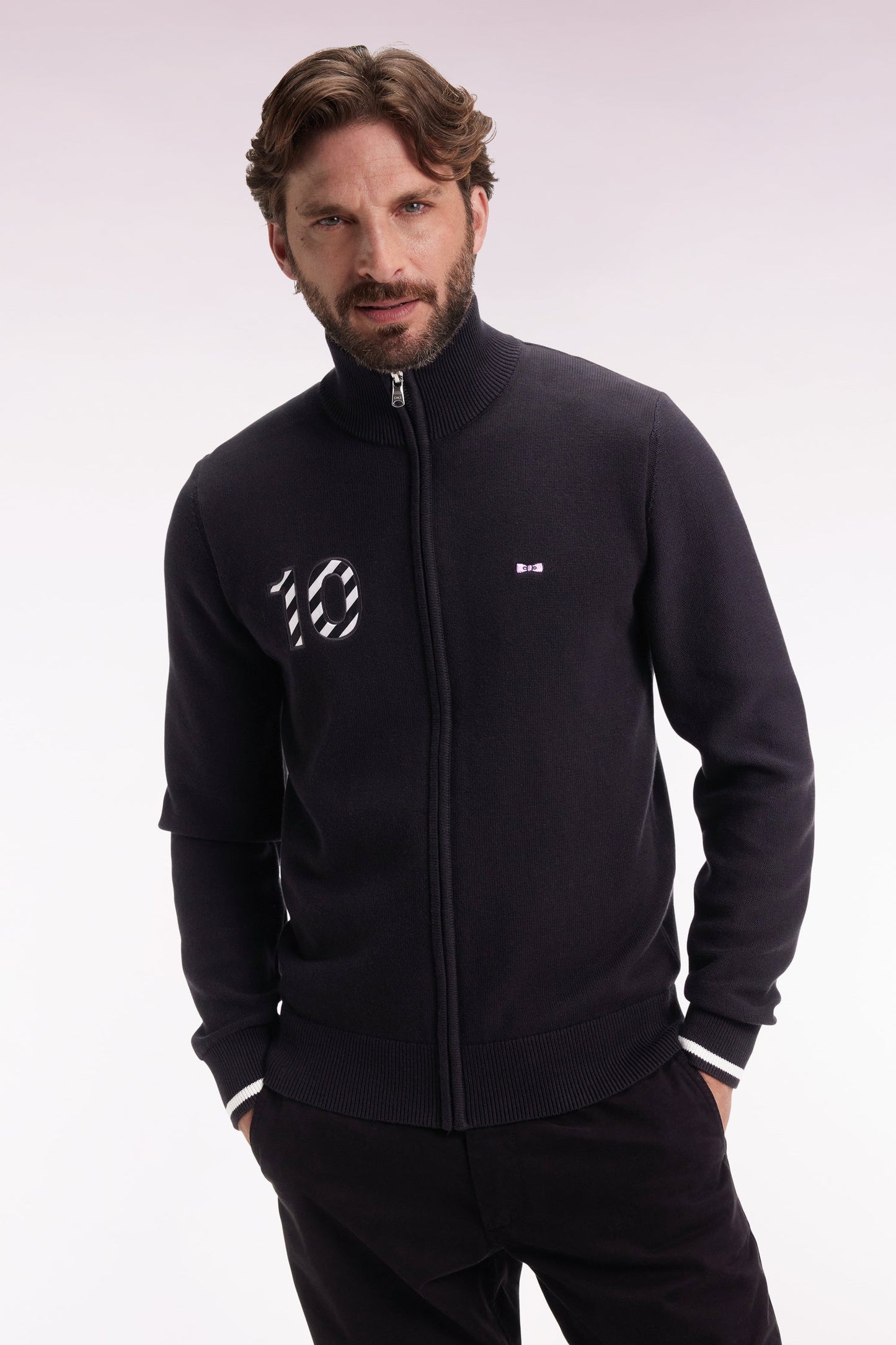 Cardigan zippé en coton marine broderie 10 noir coupe droite