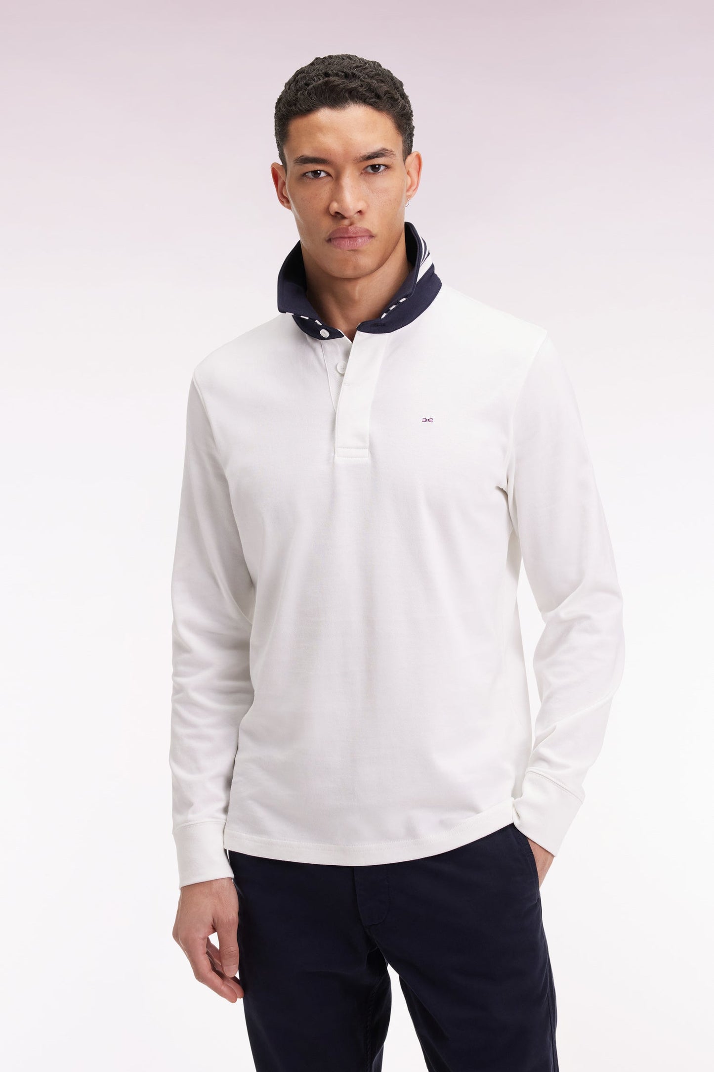 Maillot manches longues en jersey blanc dessous de col rayé