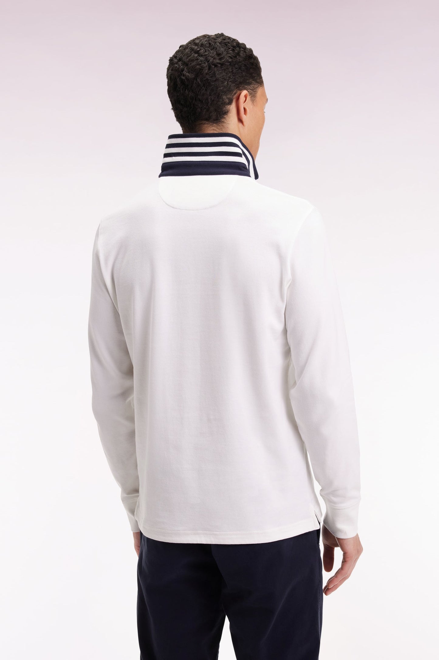 Maillot manches longues en jersey blanc dessous de col rayé