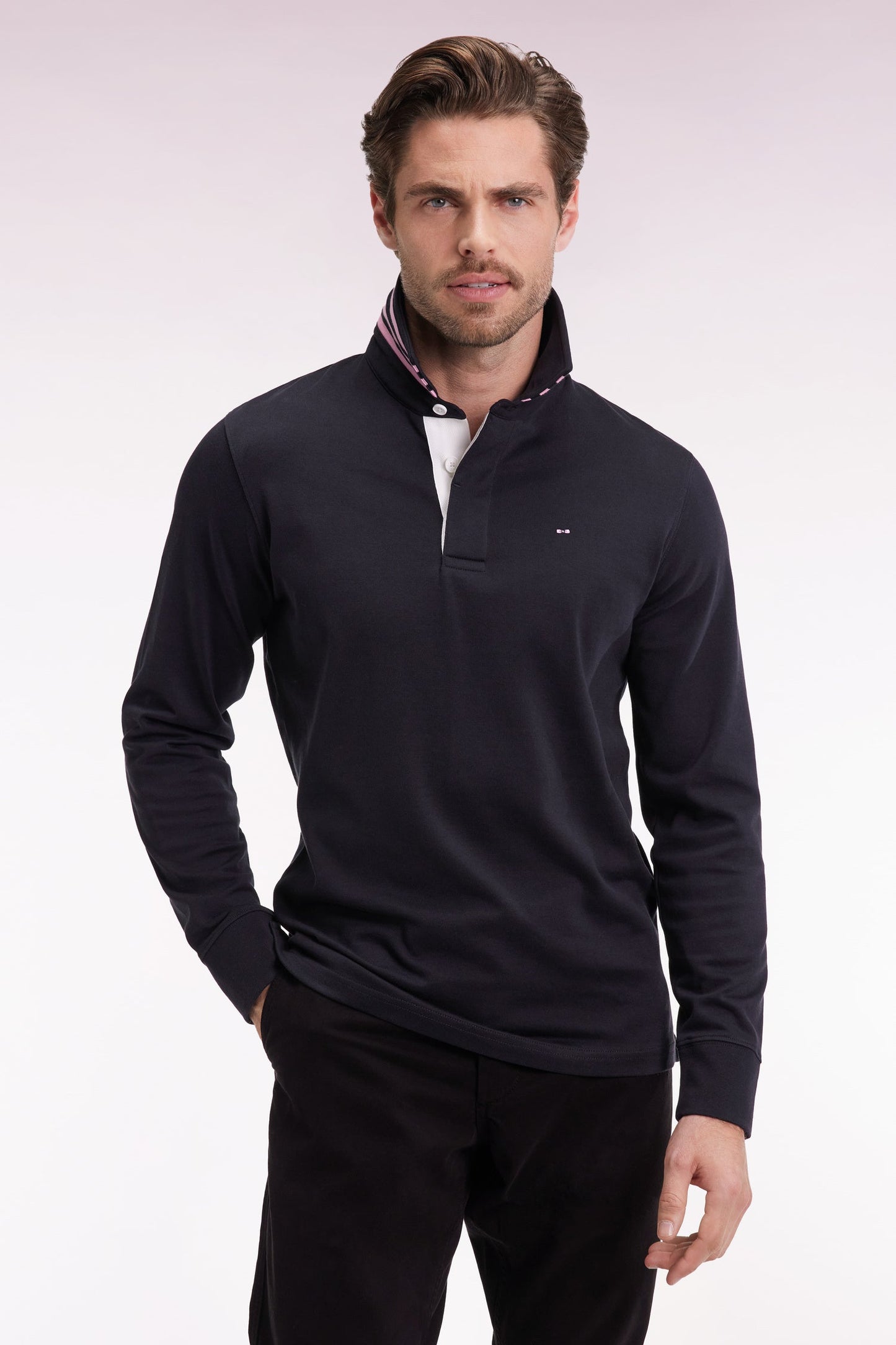 Maillot manches longues en jersey noir dessous de col rayé