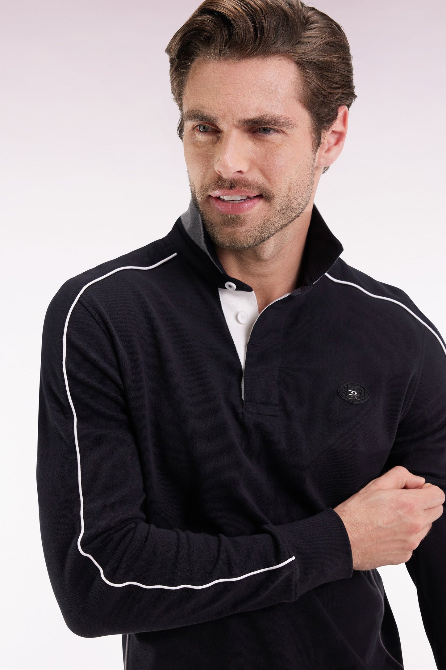 Maillot à manches longues en jersey de coton épais noir passepoils coupe droite