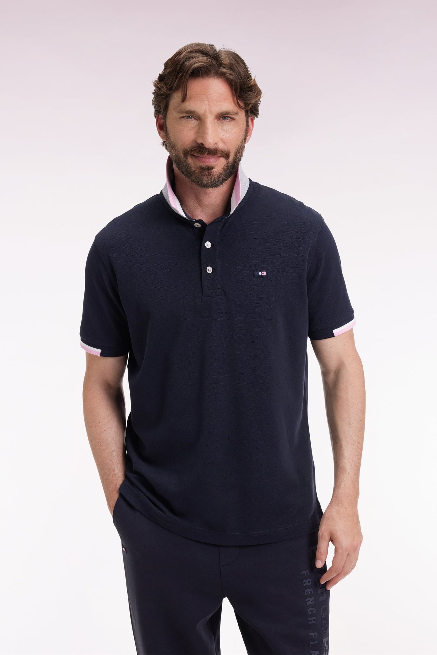 Polo manches courtes en coton marine détails tricolores coupe ample
