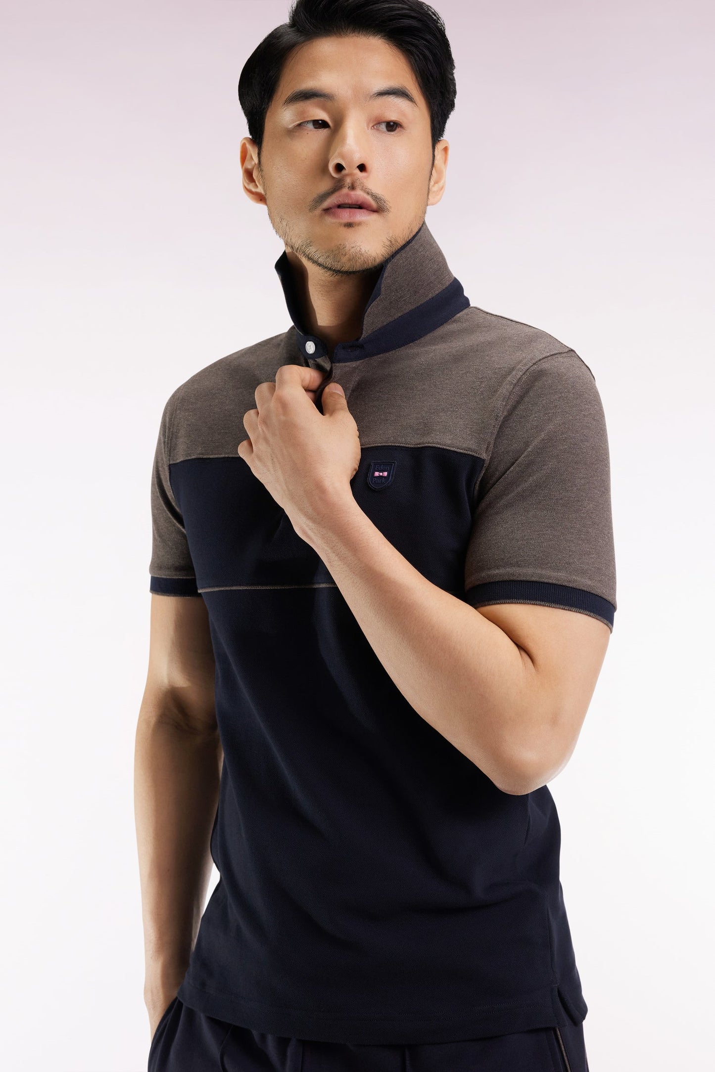 Polo bicolore manches courtes en piqué coton stretch marine coupe slim