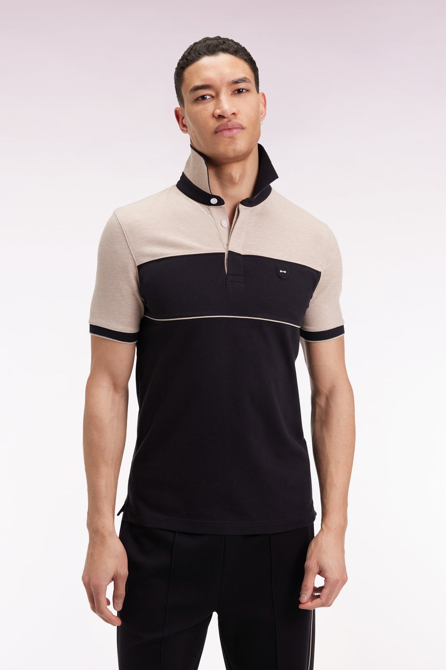 Polo bicolore manches courtes en piqué coton stretch noir coupe slim