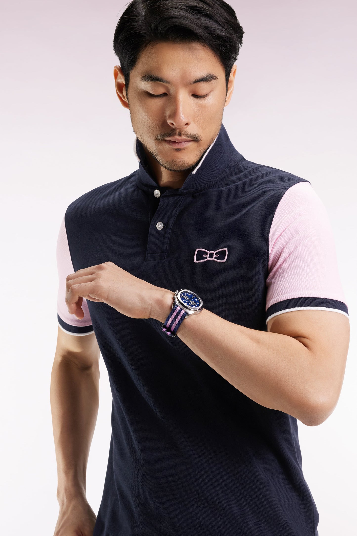 Polo manches courtes roses en piqué coton marine coupe droite