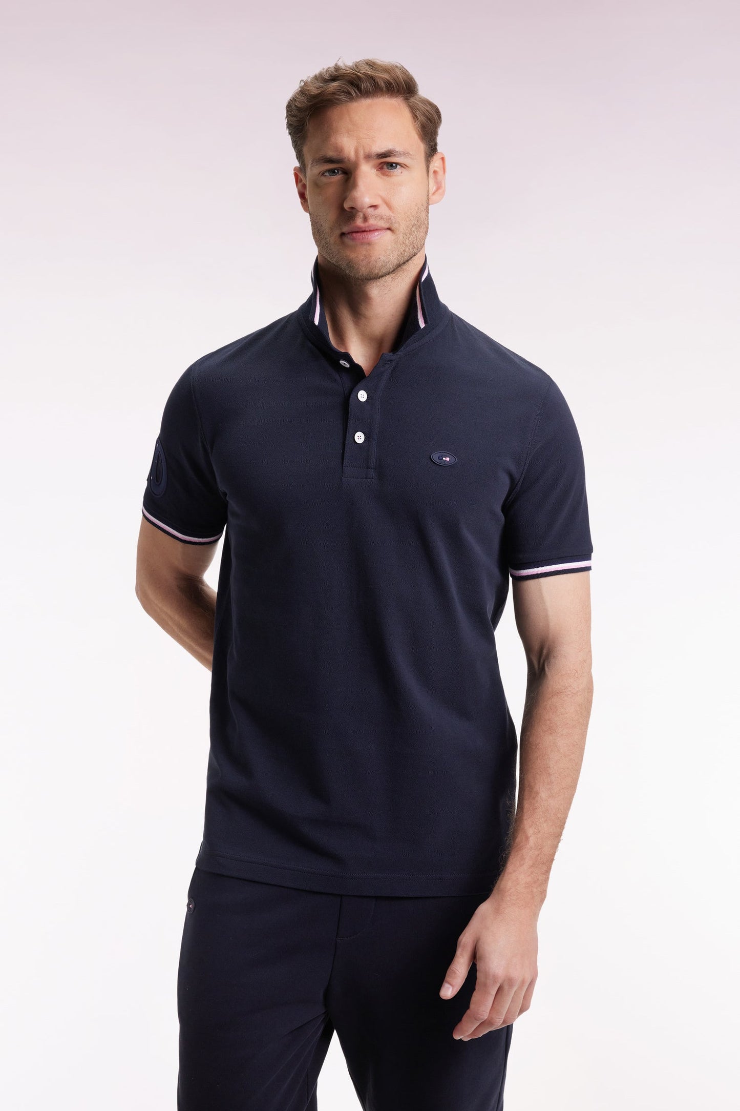 Polo manches courtes marine finitions tricolores coupe droite