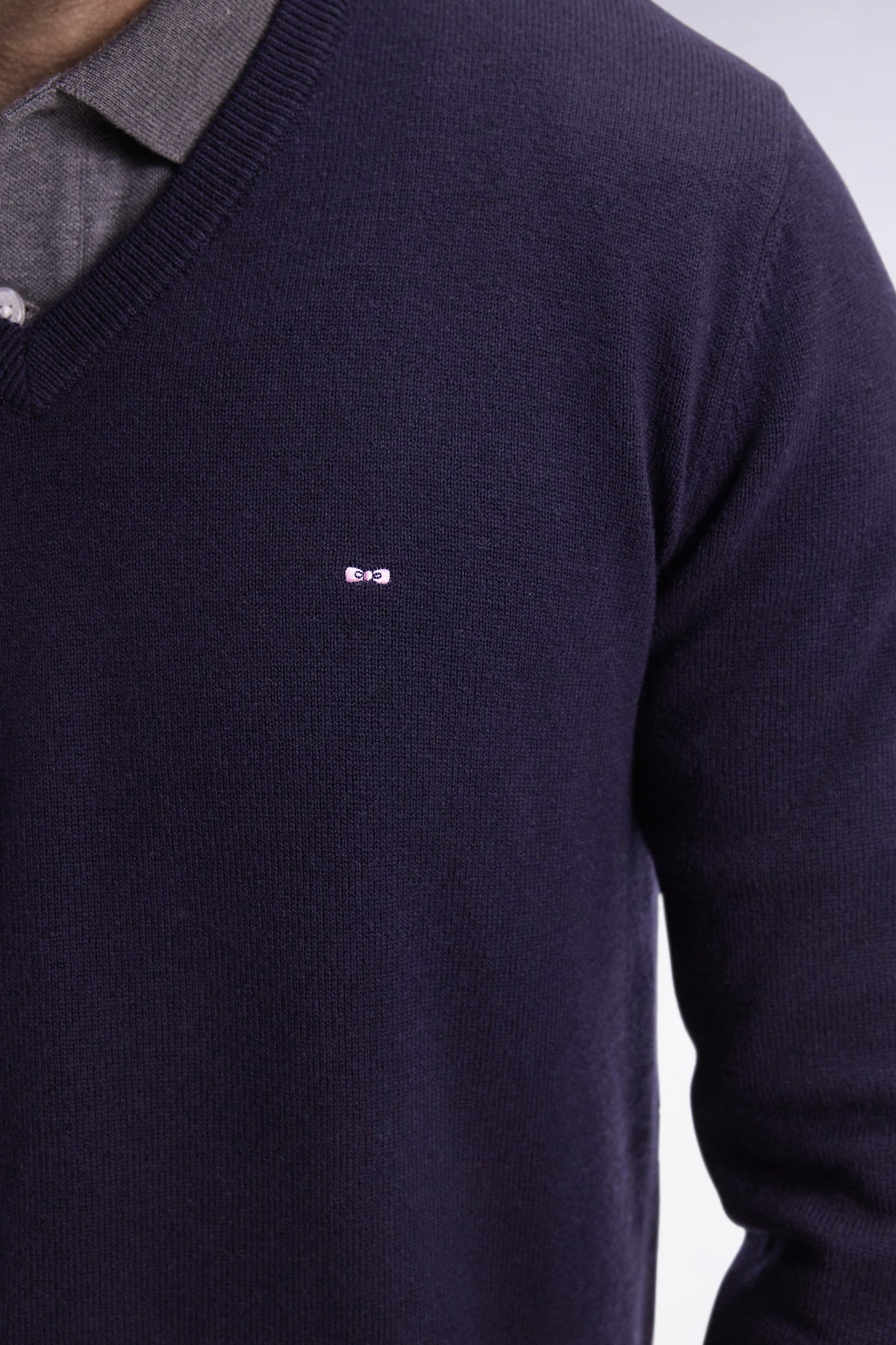 Pull col V en laine et coton bleu foncé