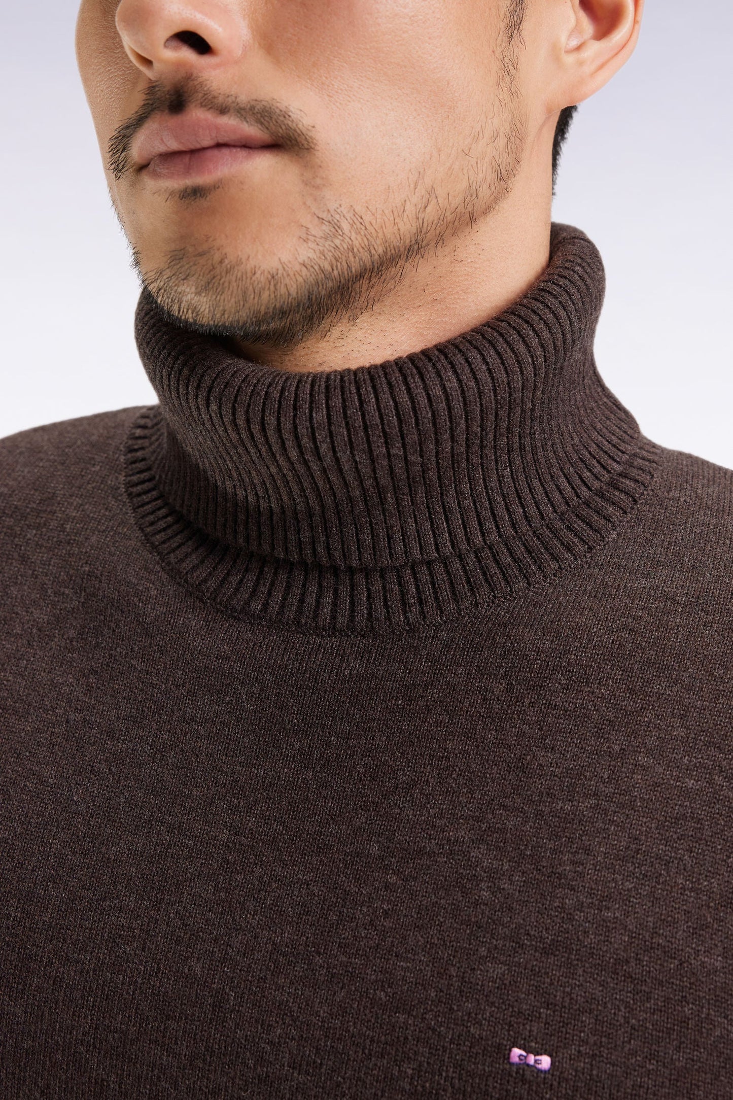 Pull col roulé en laine et coton marron foncé