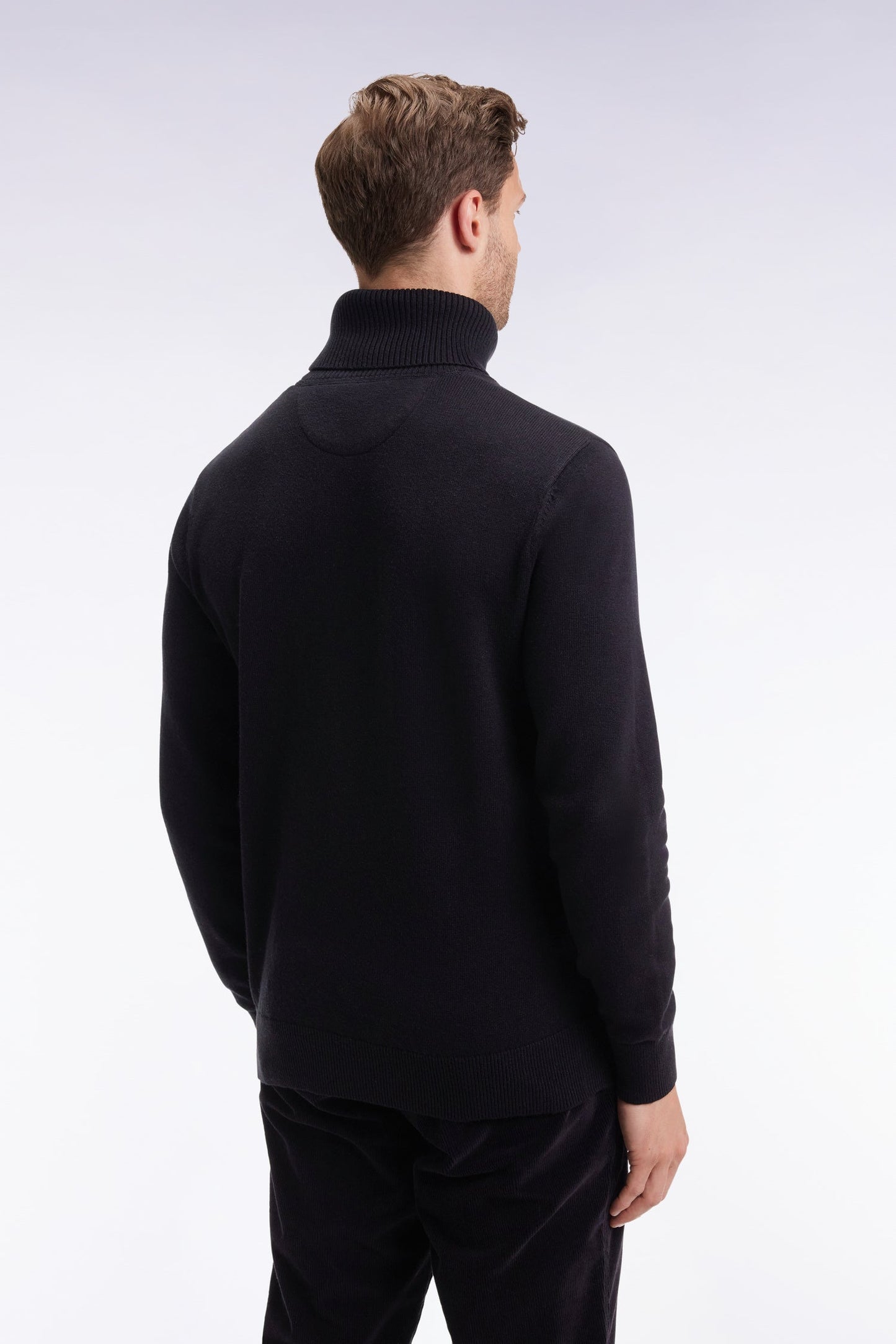 Pull col roulé en laine et coton noir