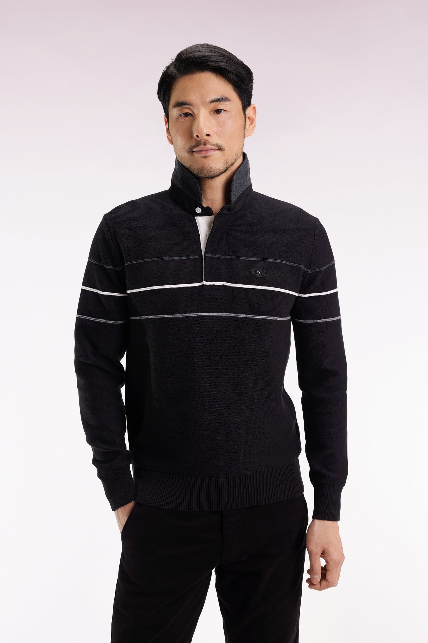 Pull col maillot en coton noir dos brodé