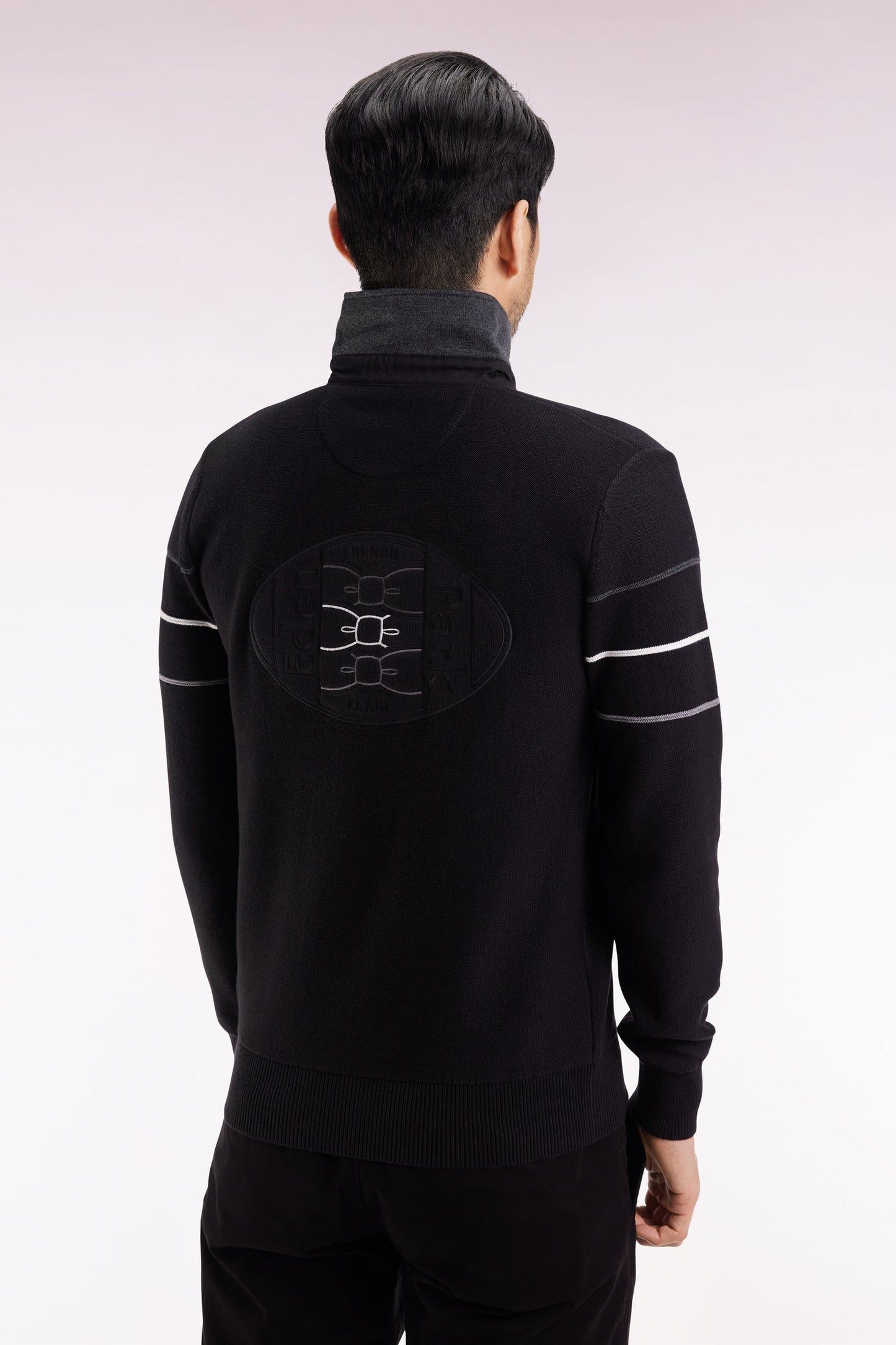 Pull col maillot en coton noir dos brodé