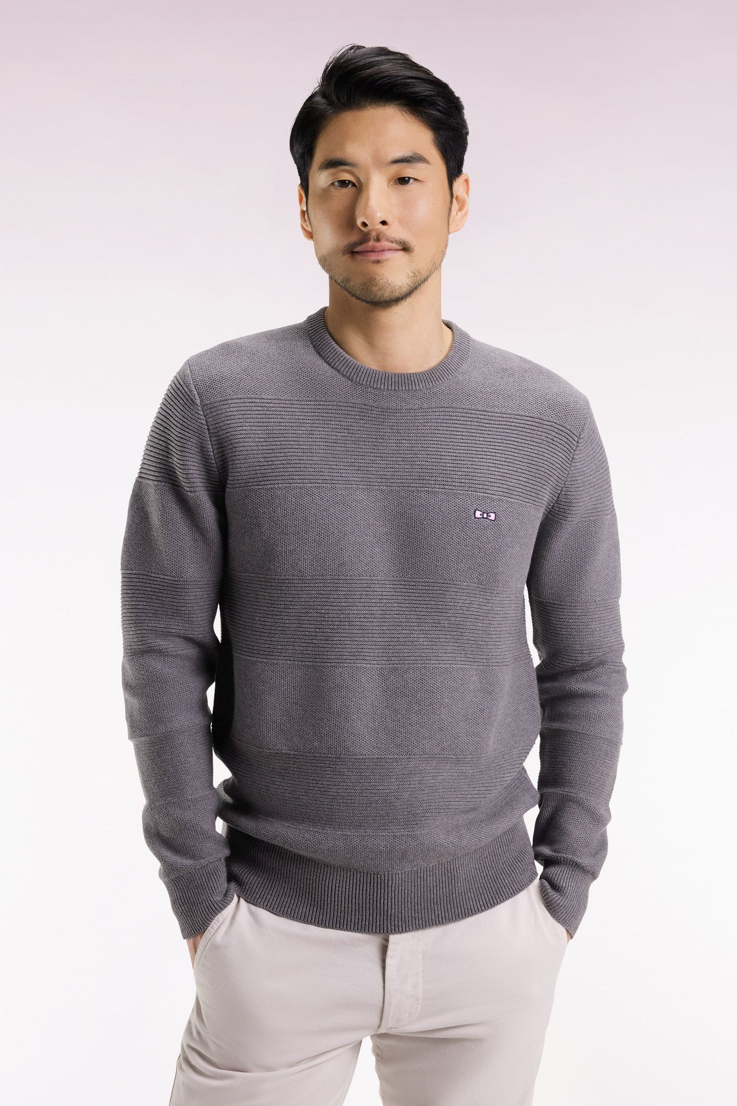 Pull col rond en coton gris à effet de rayure