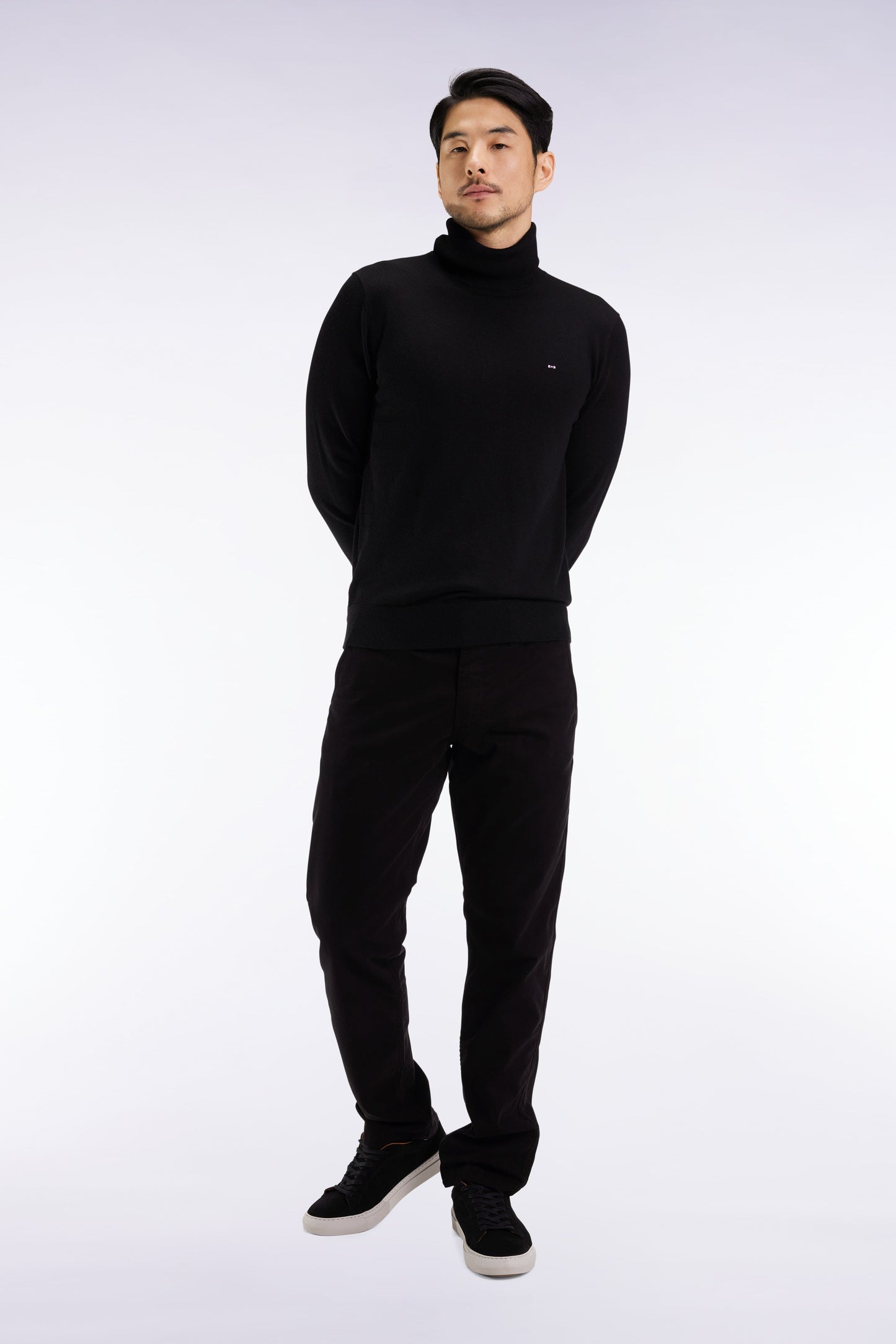 Pull col roulé en laine mérinos noir