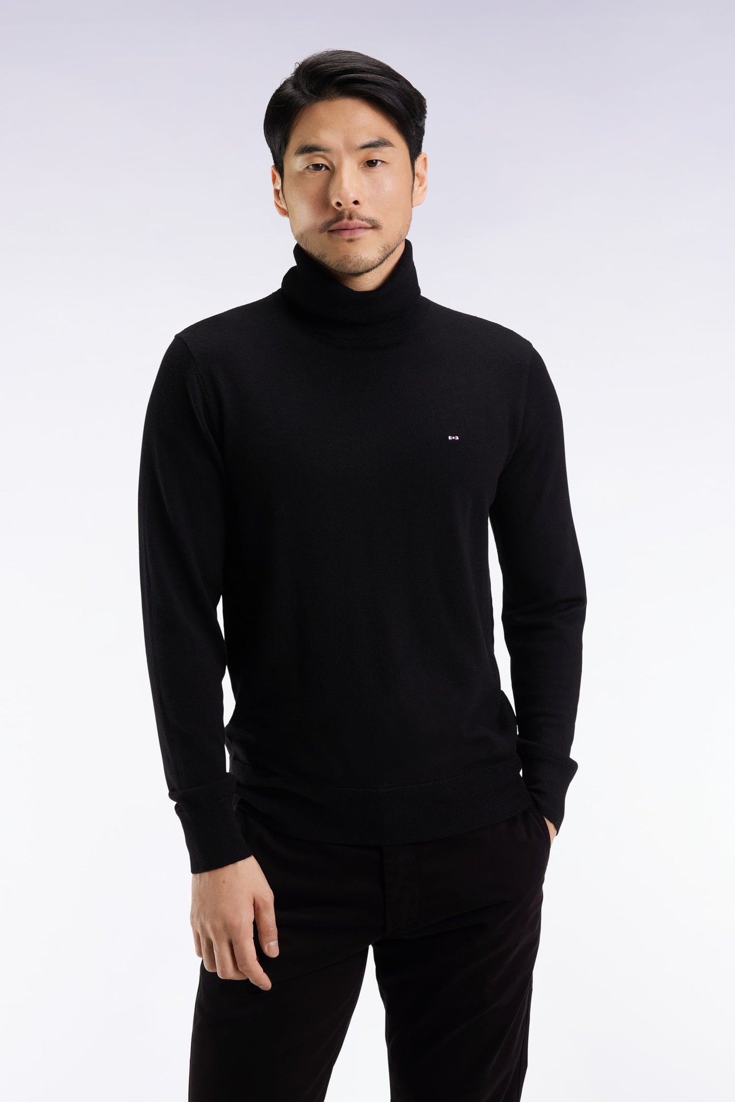 Pull col roulé en laine mérinos noir