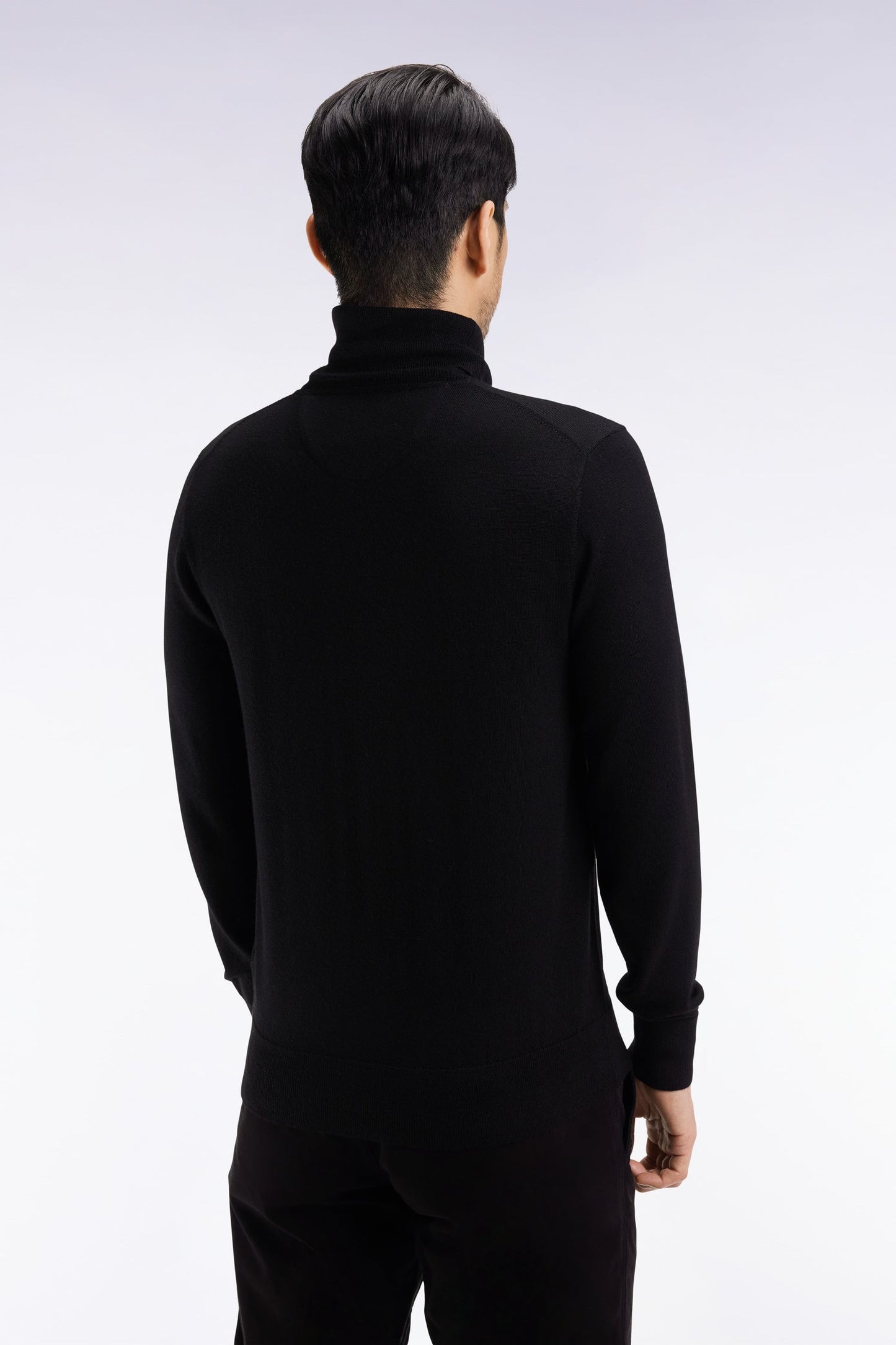 Pull col roulé en laine mérinos noir