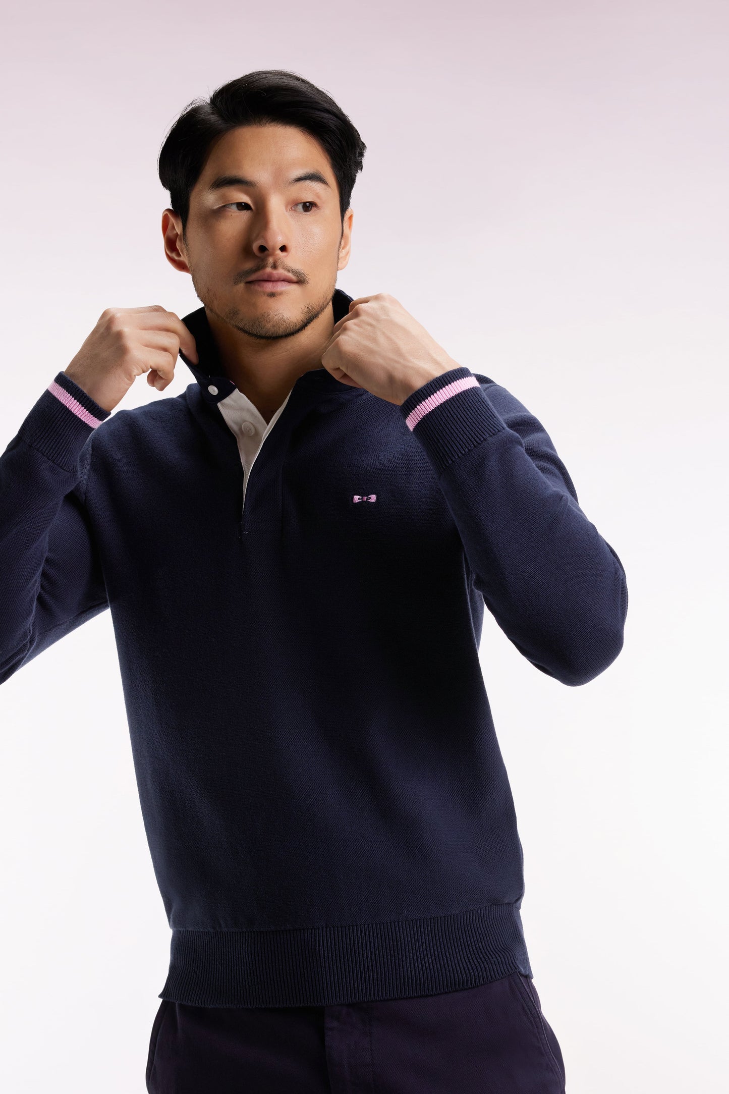 Pull col maillot en coton marine broderie 10