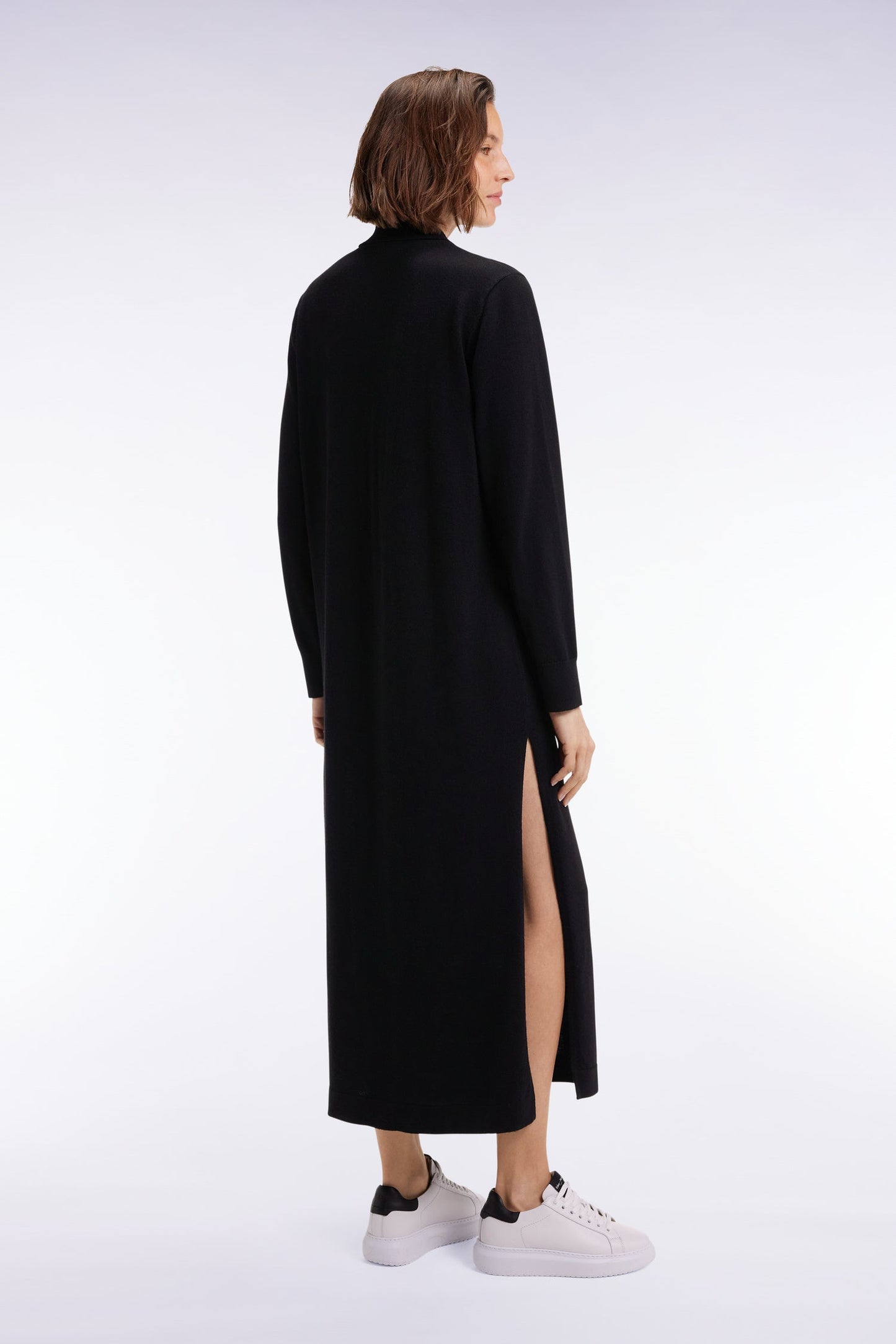 Robe en laine mérinos noire à col polo