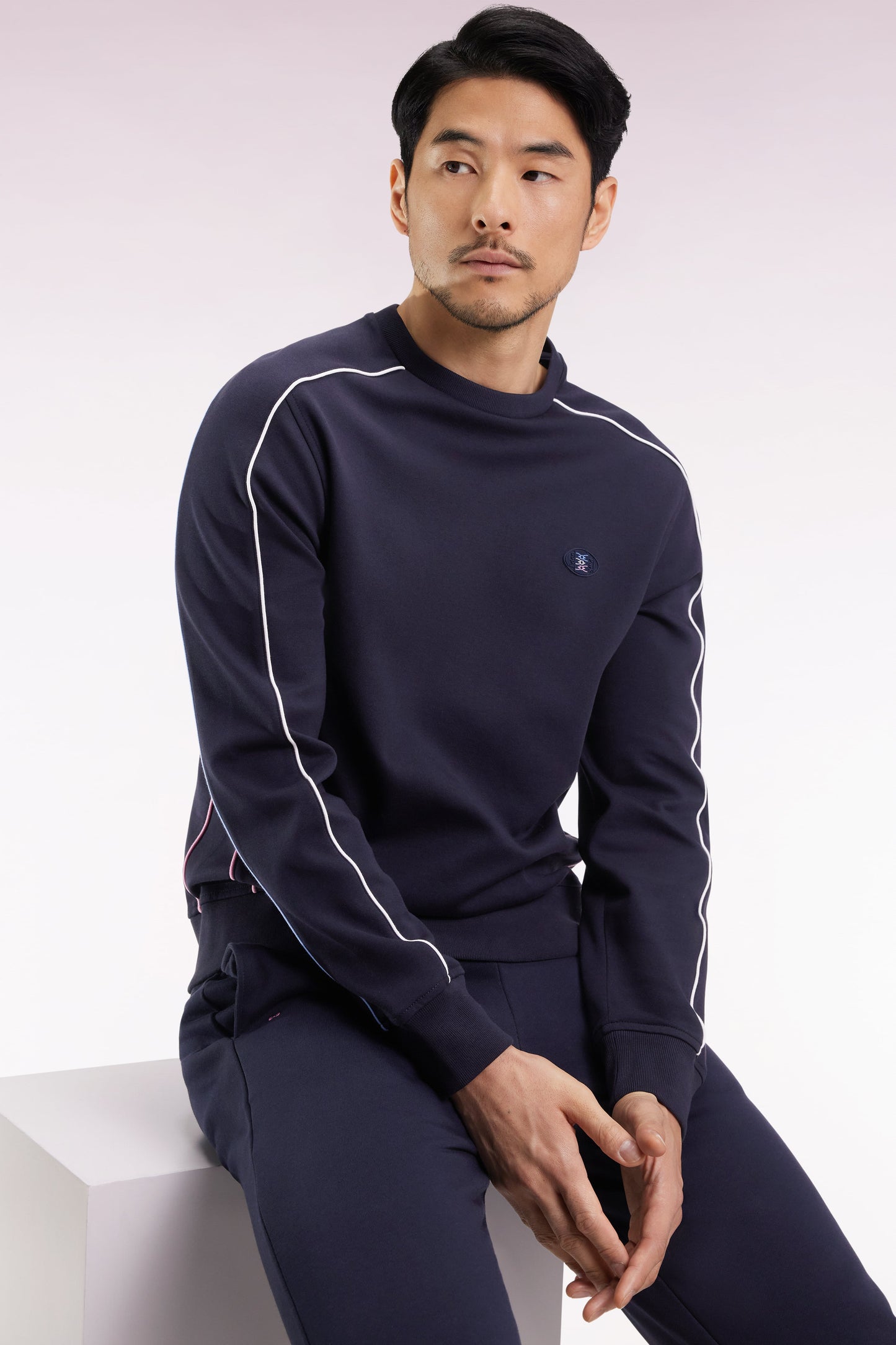 Sweatshirt en molleton marine passepoils colorés