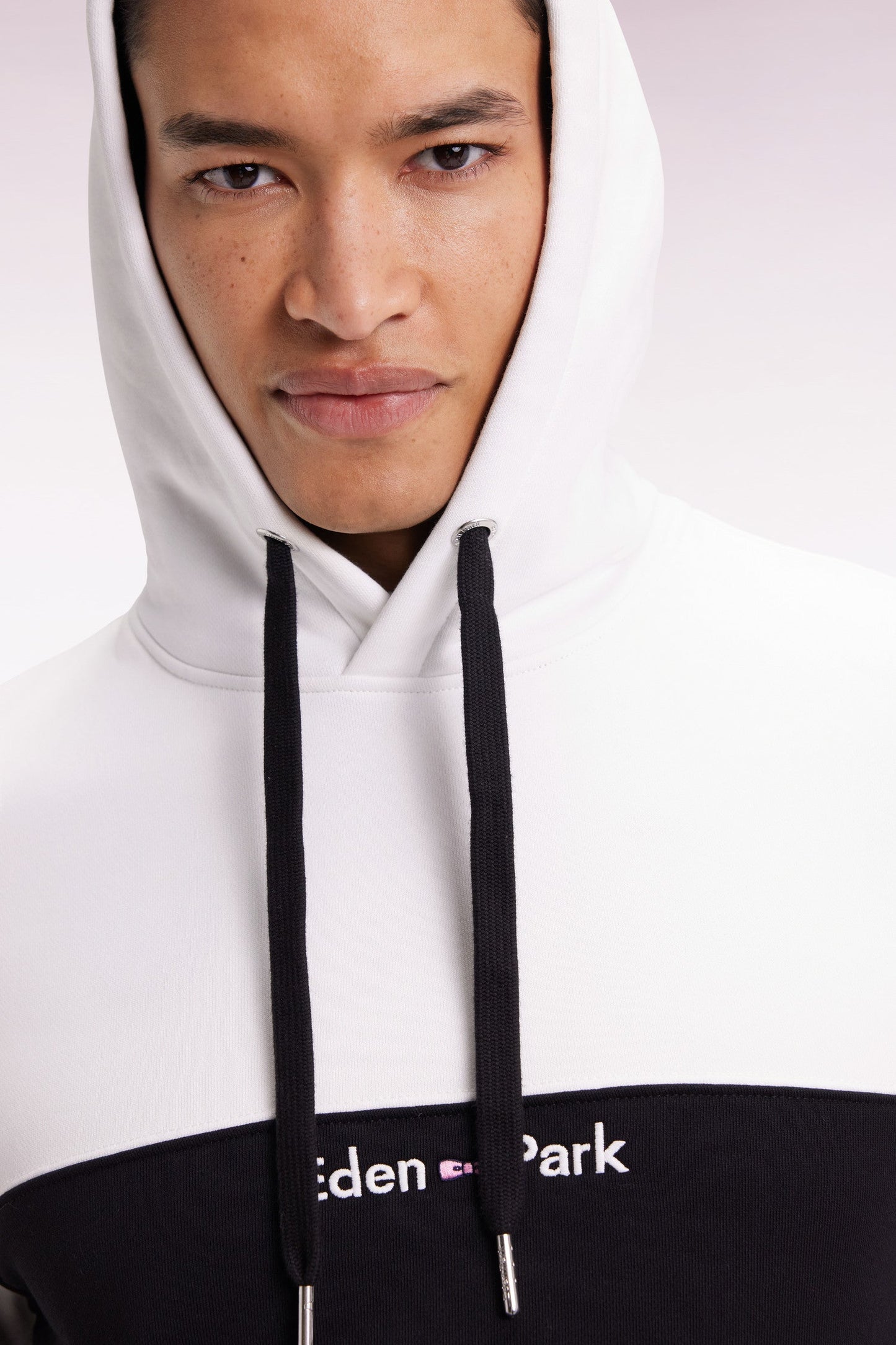 Sweatshirt à capuche bicolore blanc coupe droite