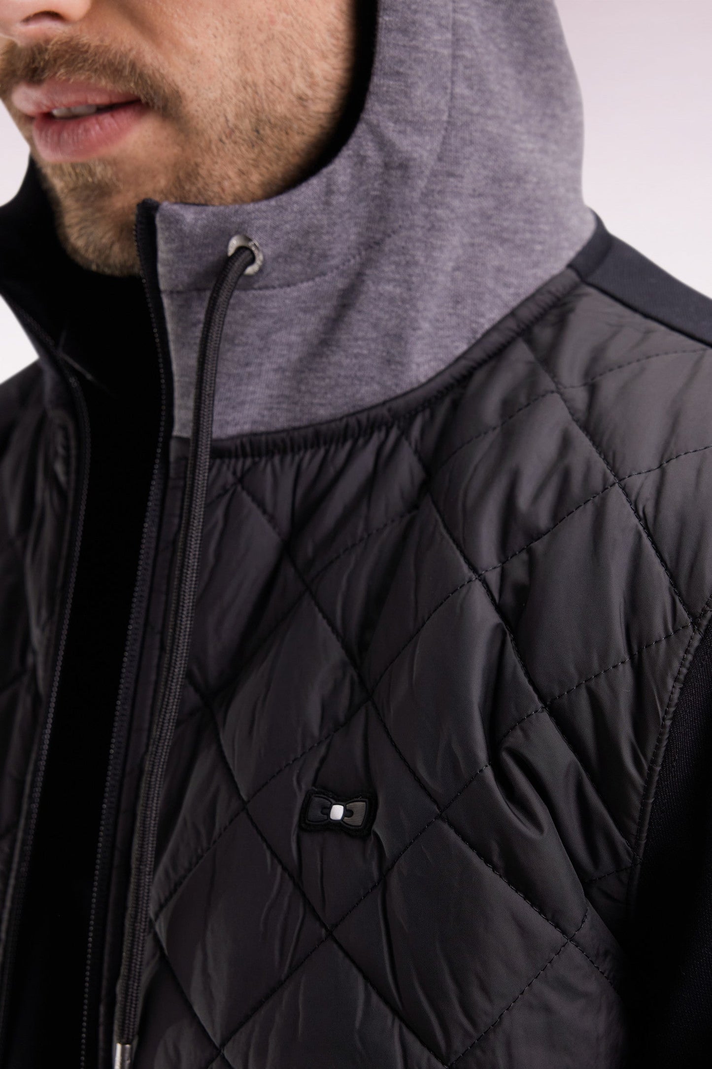 Sweatshirt zippé en interlock bimatière matelassé noir et gris