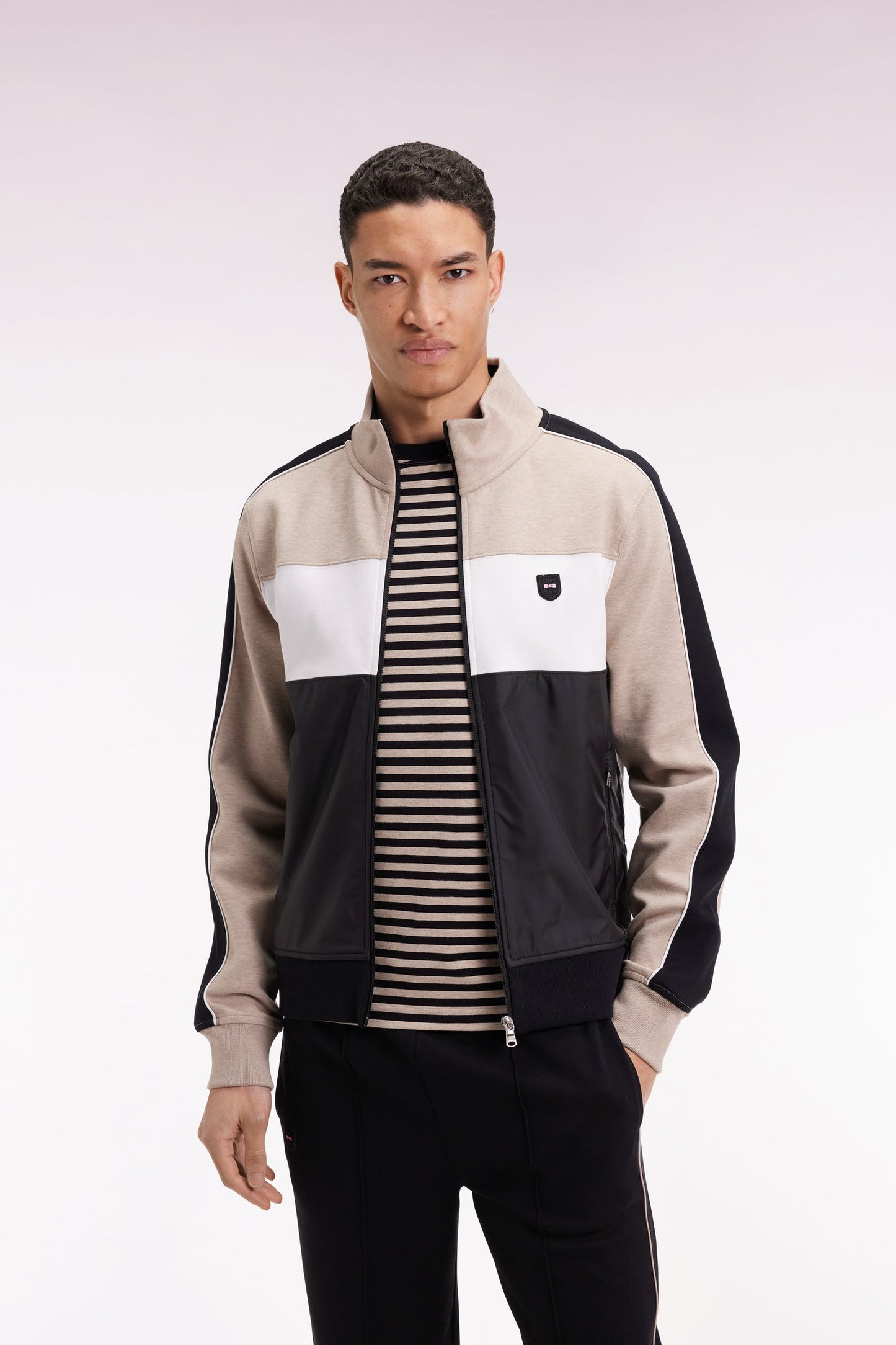 Sweatshirt zippé bimatière en nylon matelassé beige