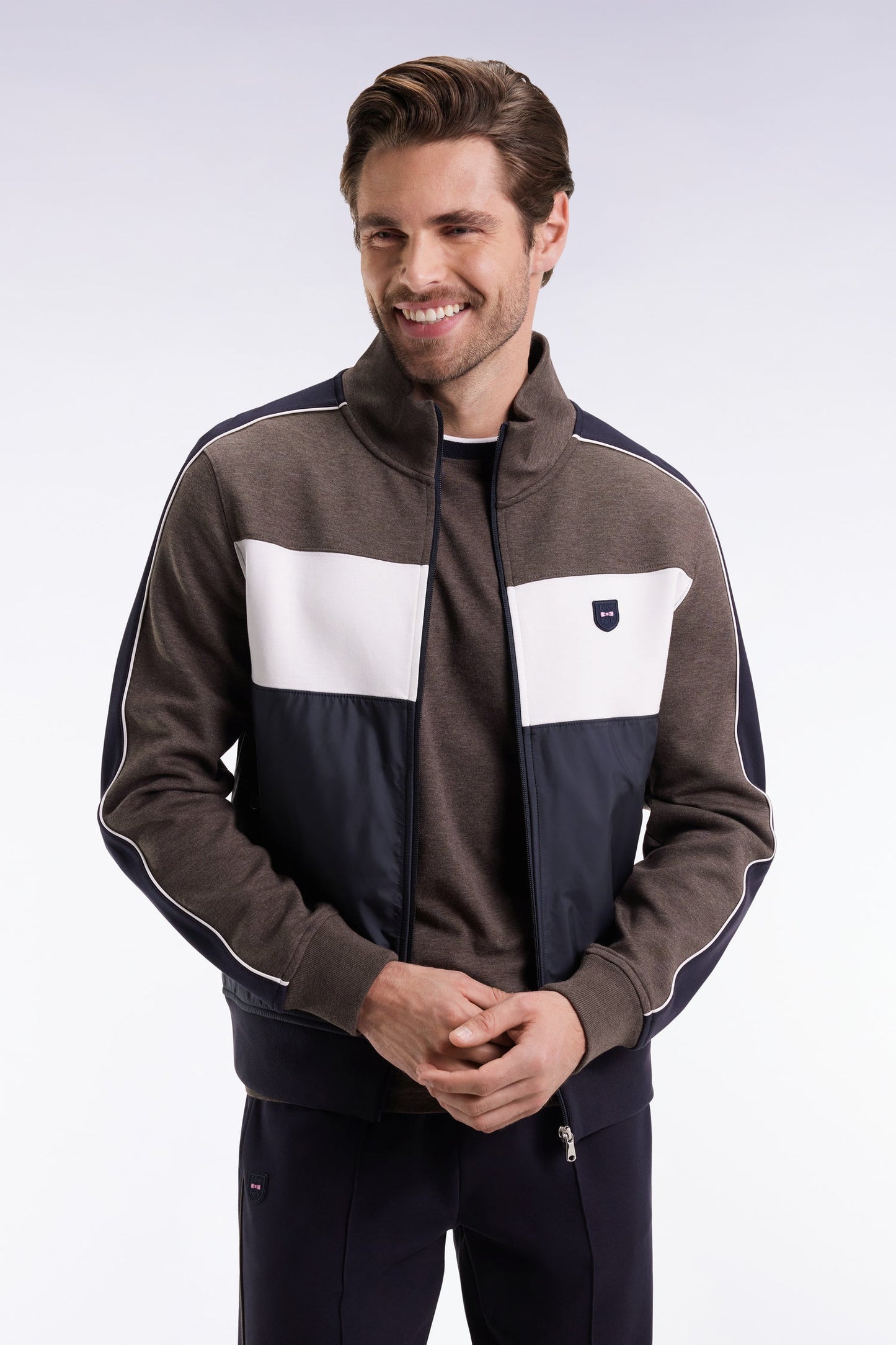 Sweatshirt zippé bimatière en nylon matelassé marron